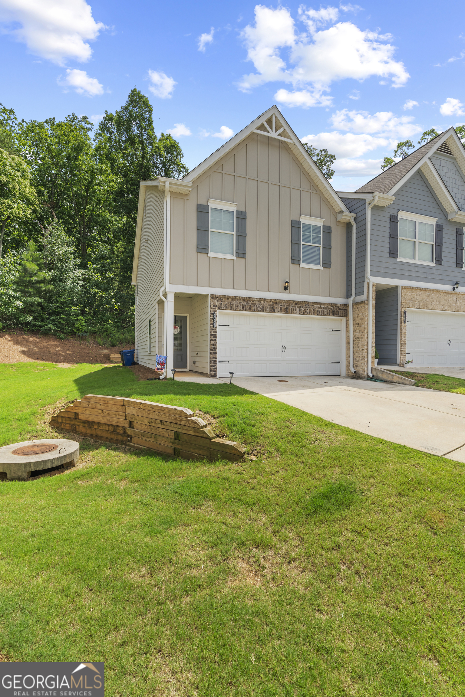 3657 Abbey Way Property Photo 3
