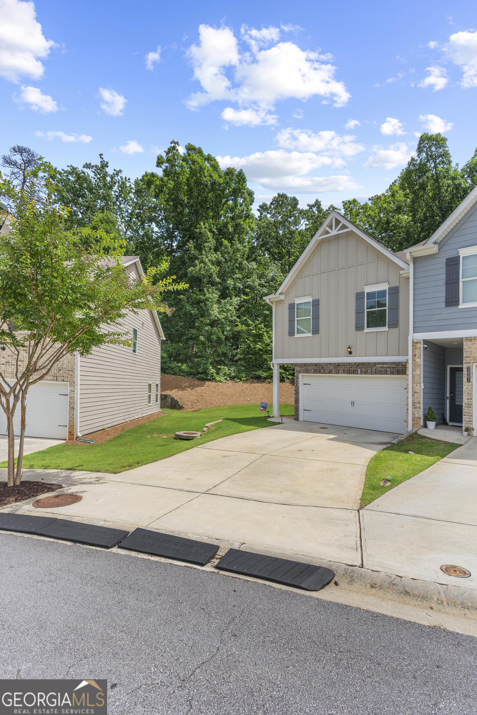 3657 Abbey Way Property Photo 4