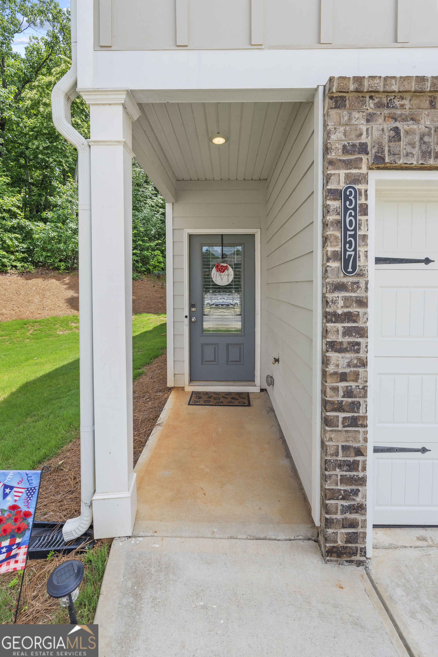 3657 Abbey Way Property Photo 5