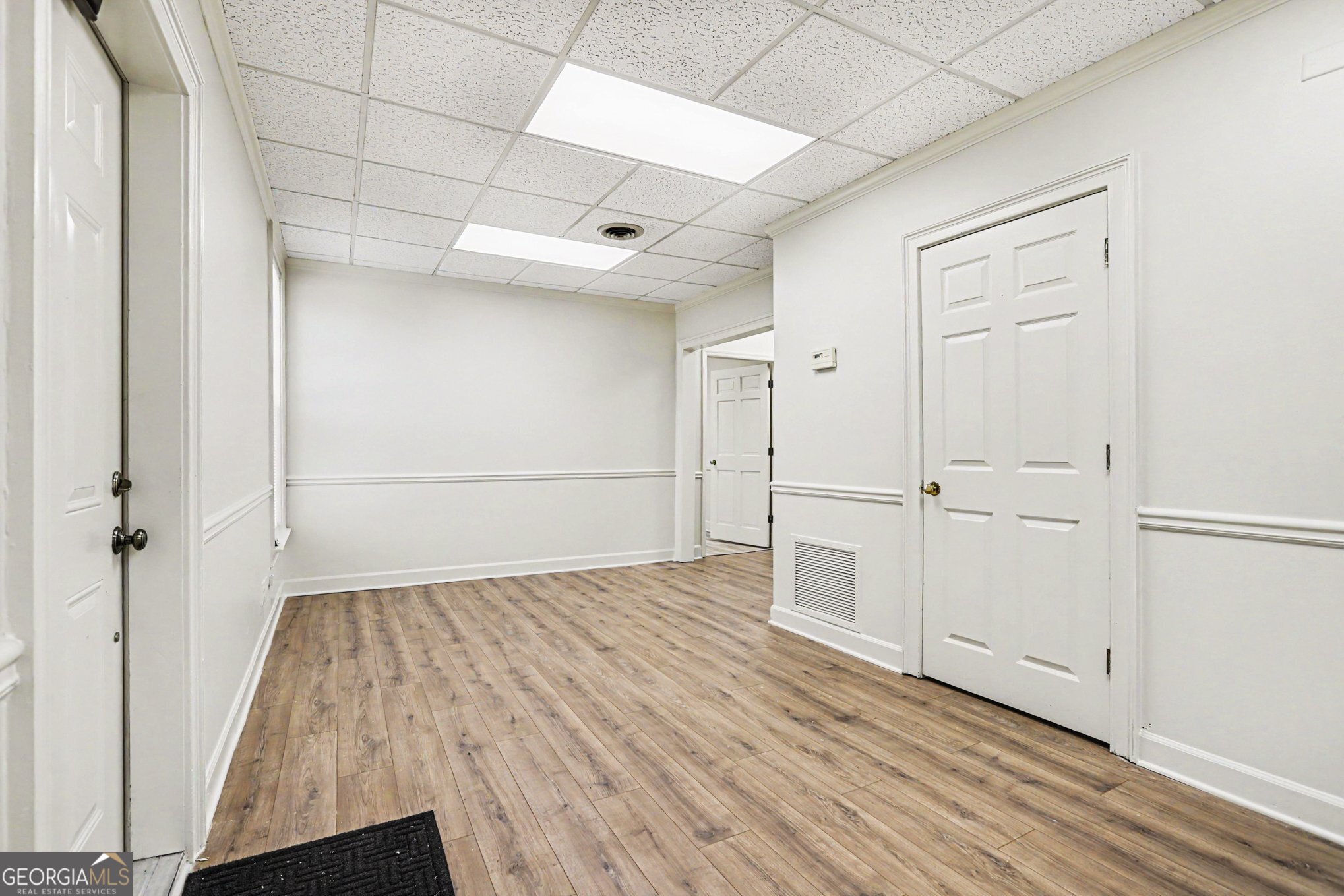 8375 Dunwoody Place Property Photo 6
