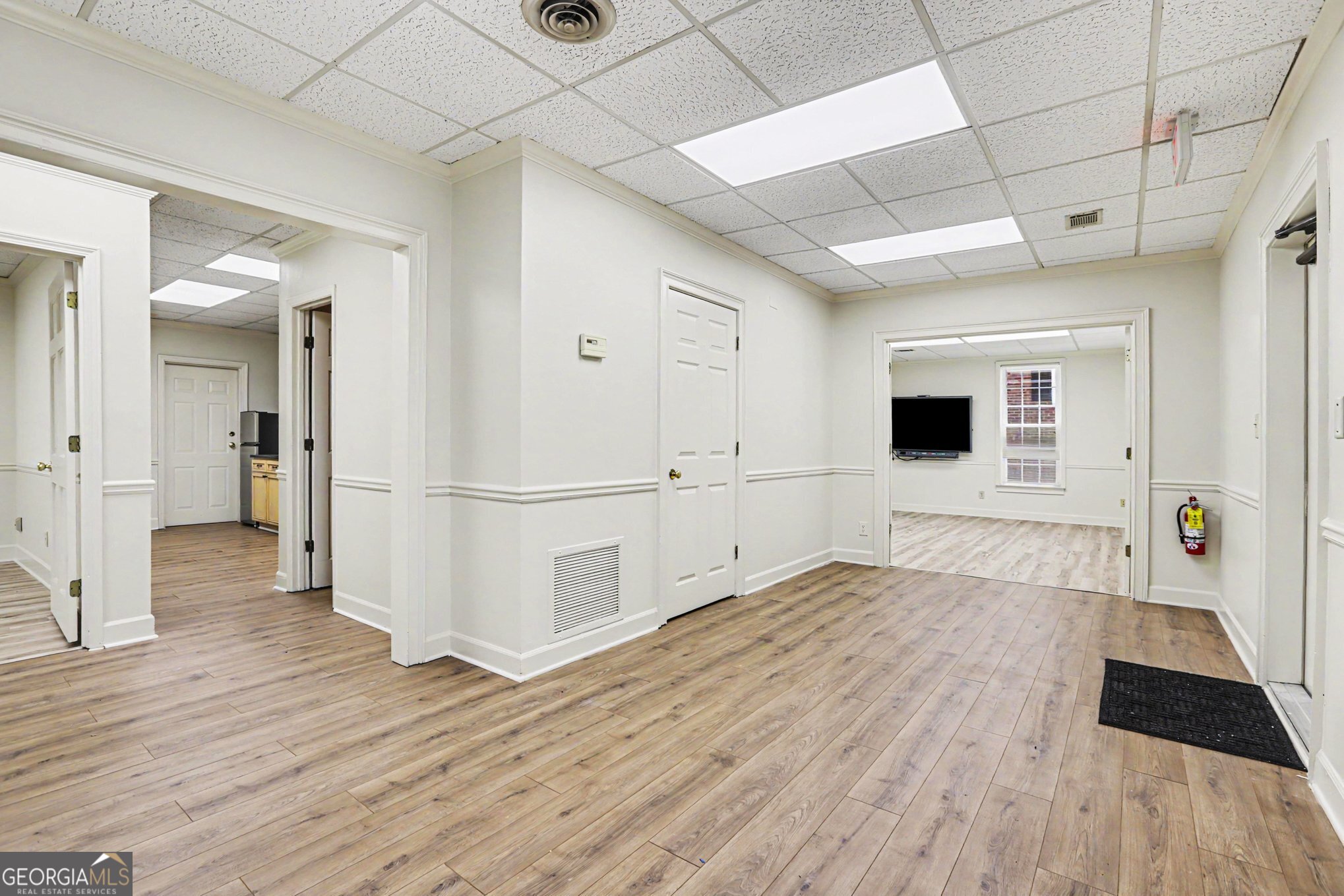 8375 Dunwoody Place Property Photo 7
