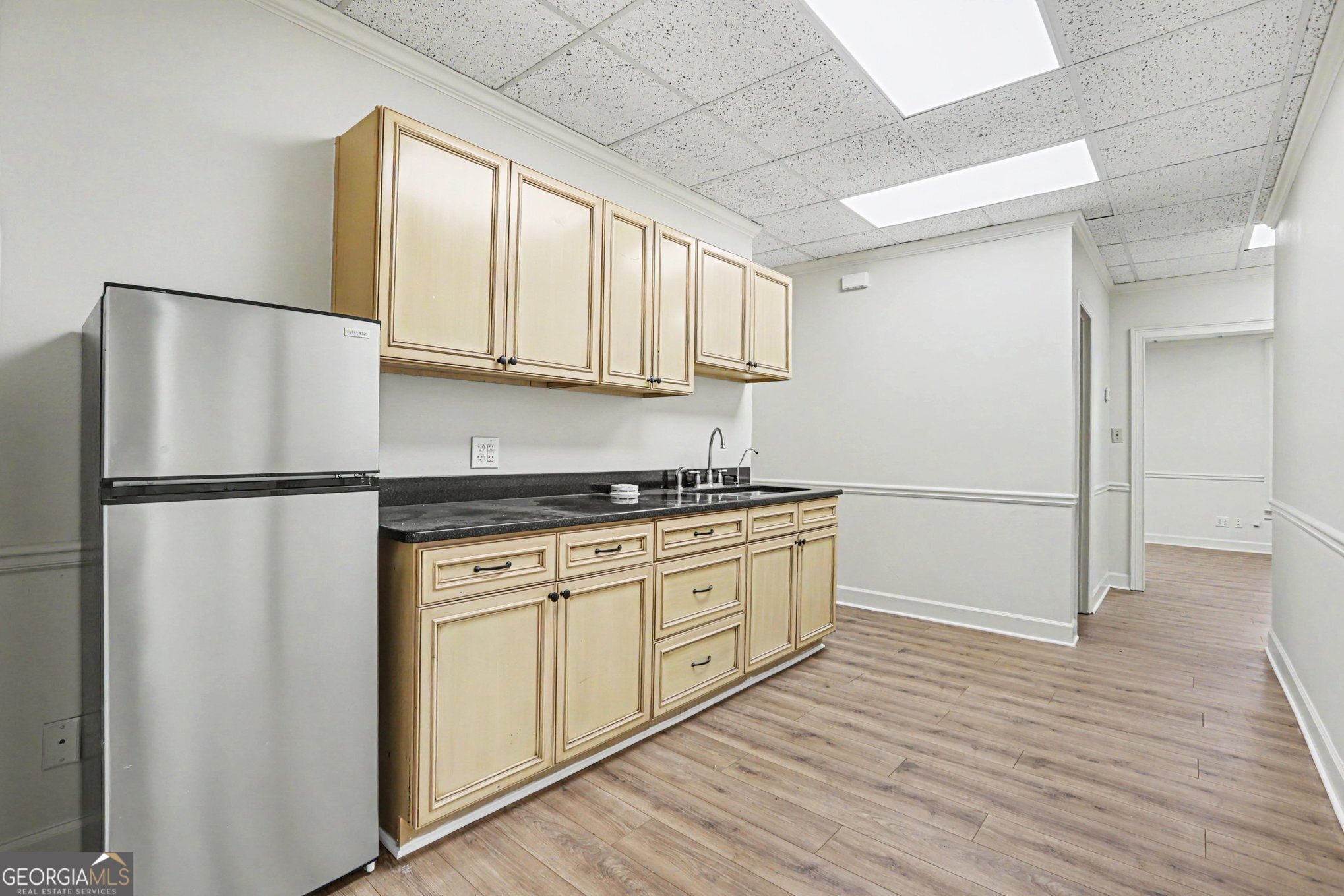 8375 Dunwoody Place Property Photo 11
