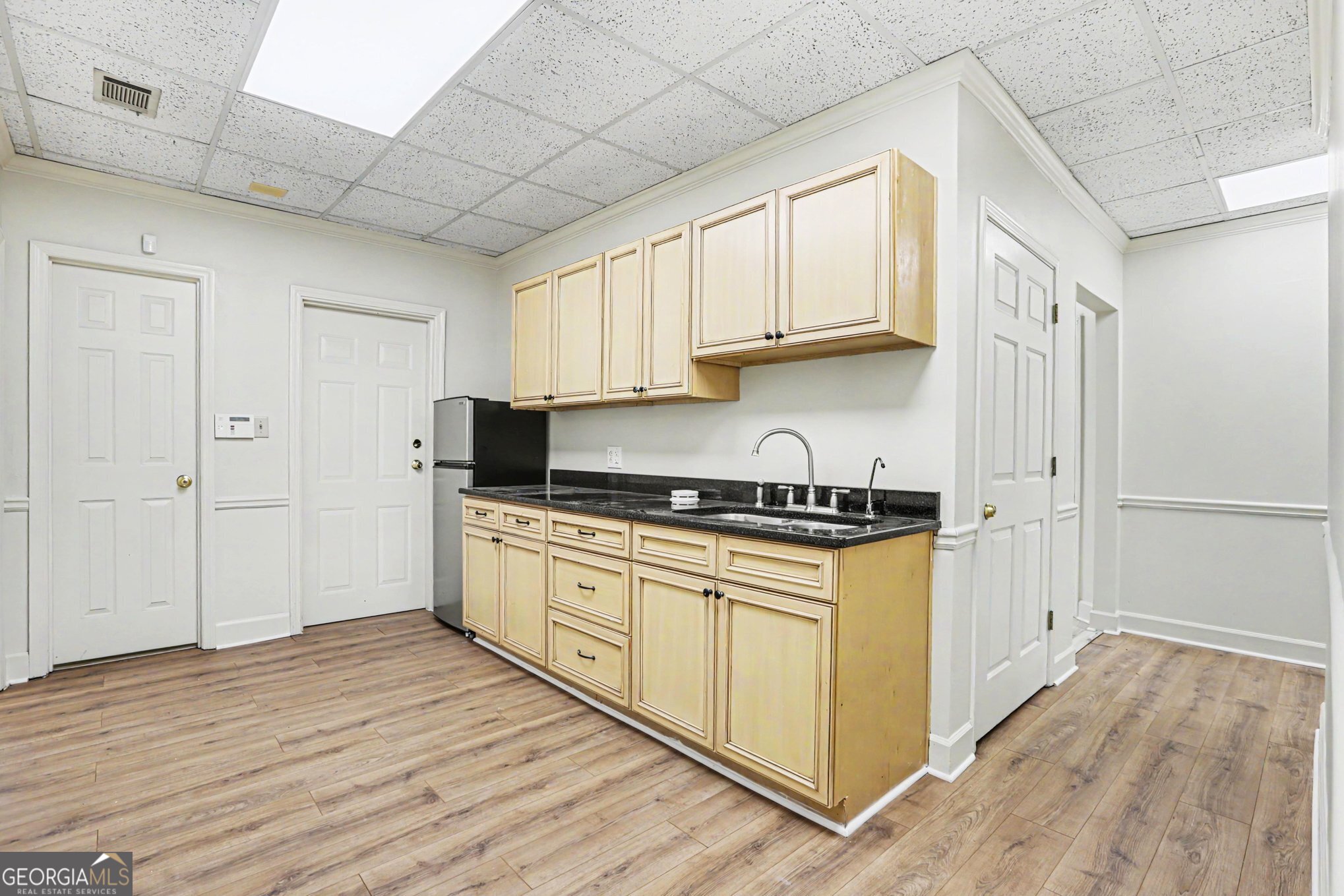 8375 Dunwoody Place Property Photo 12