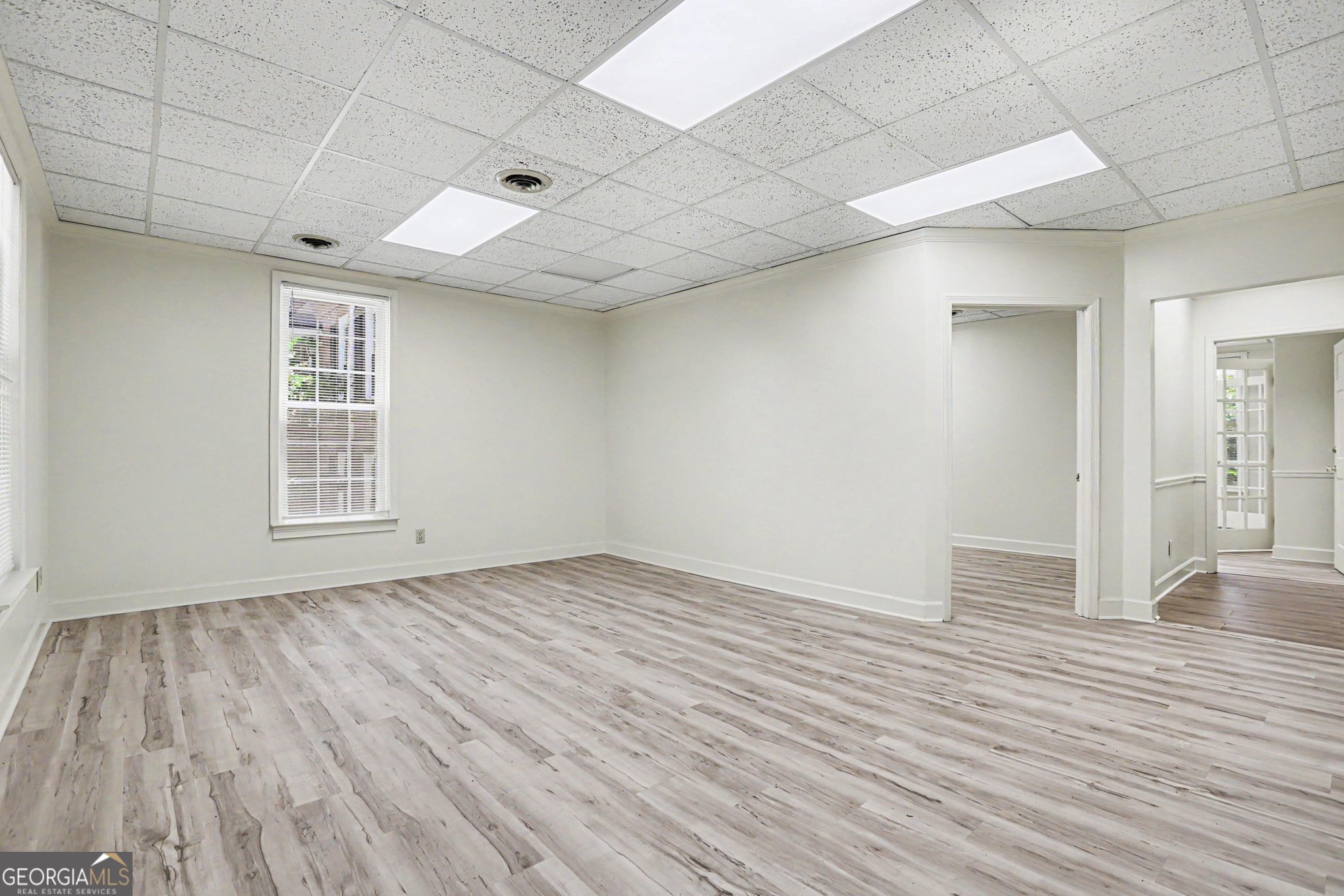 8375 Dunwoody Place Property Photo 16