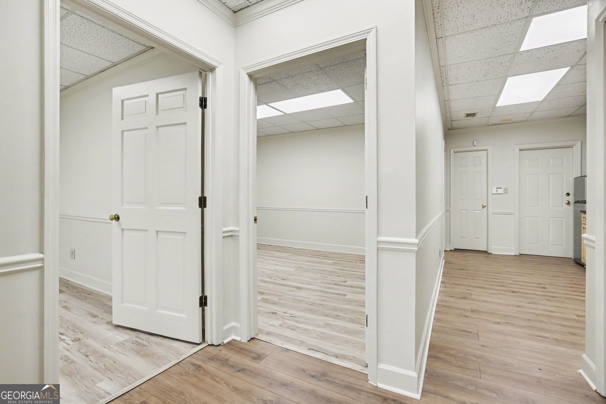 8375 Dunwoody Place Property Photo 17