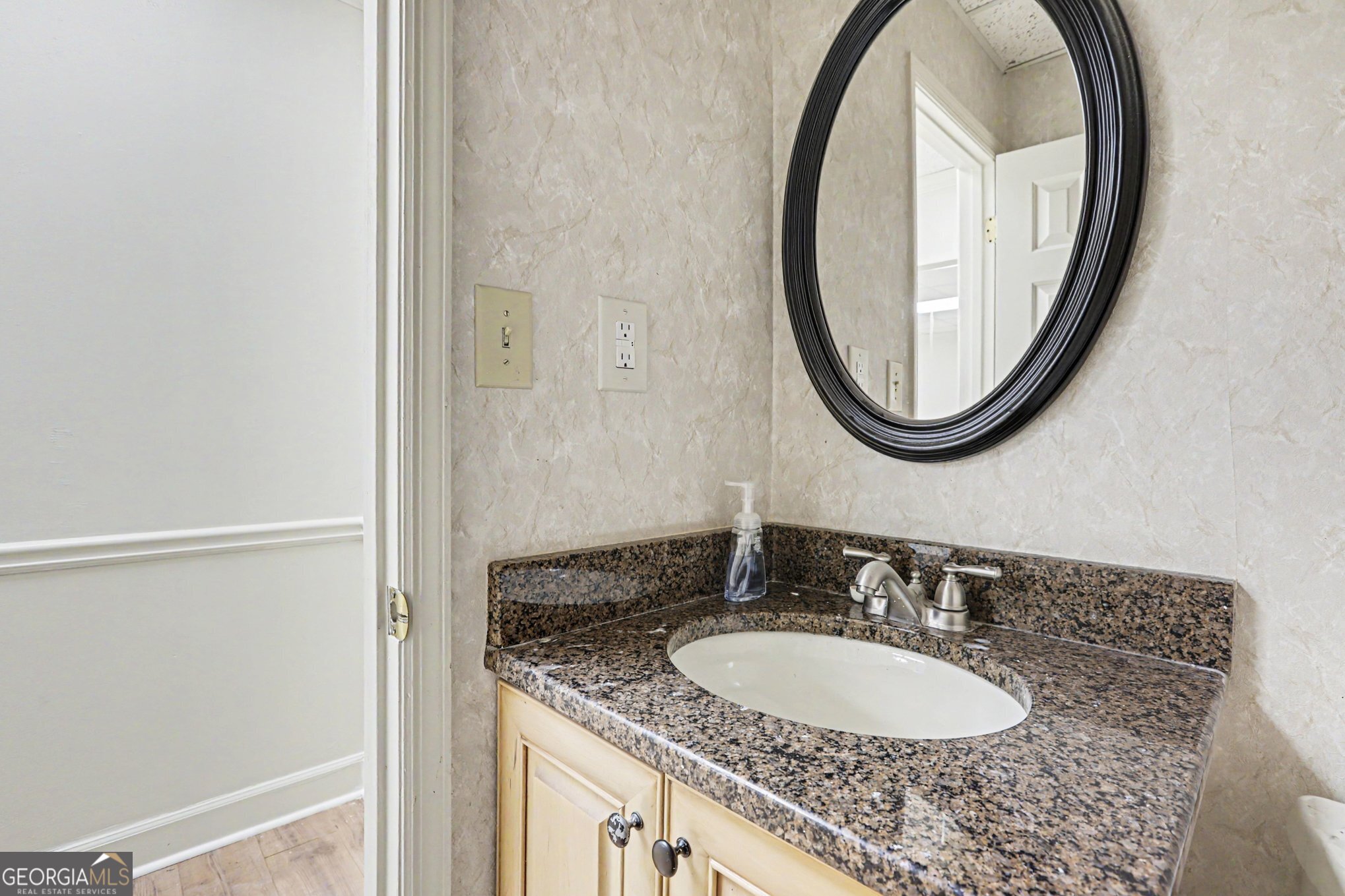 8375 Dunwoody Place Property Photo 19