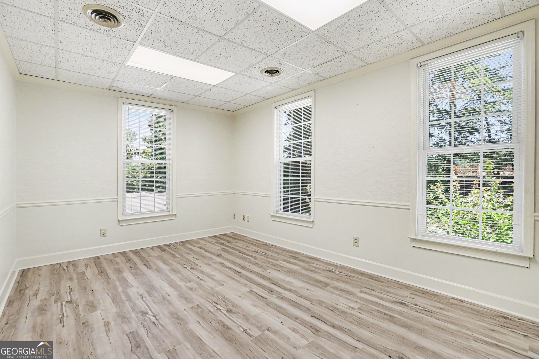 8375 Dunwoody Place Property Photo 21