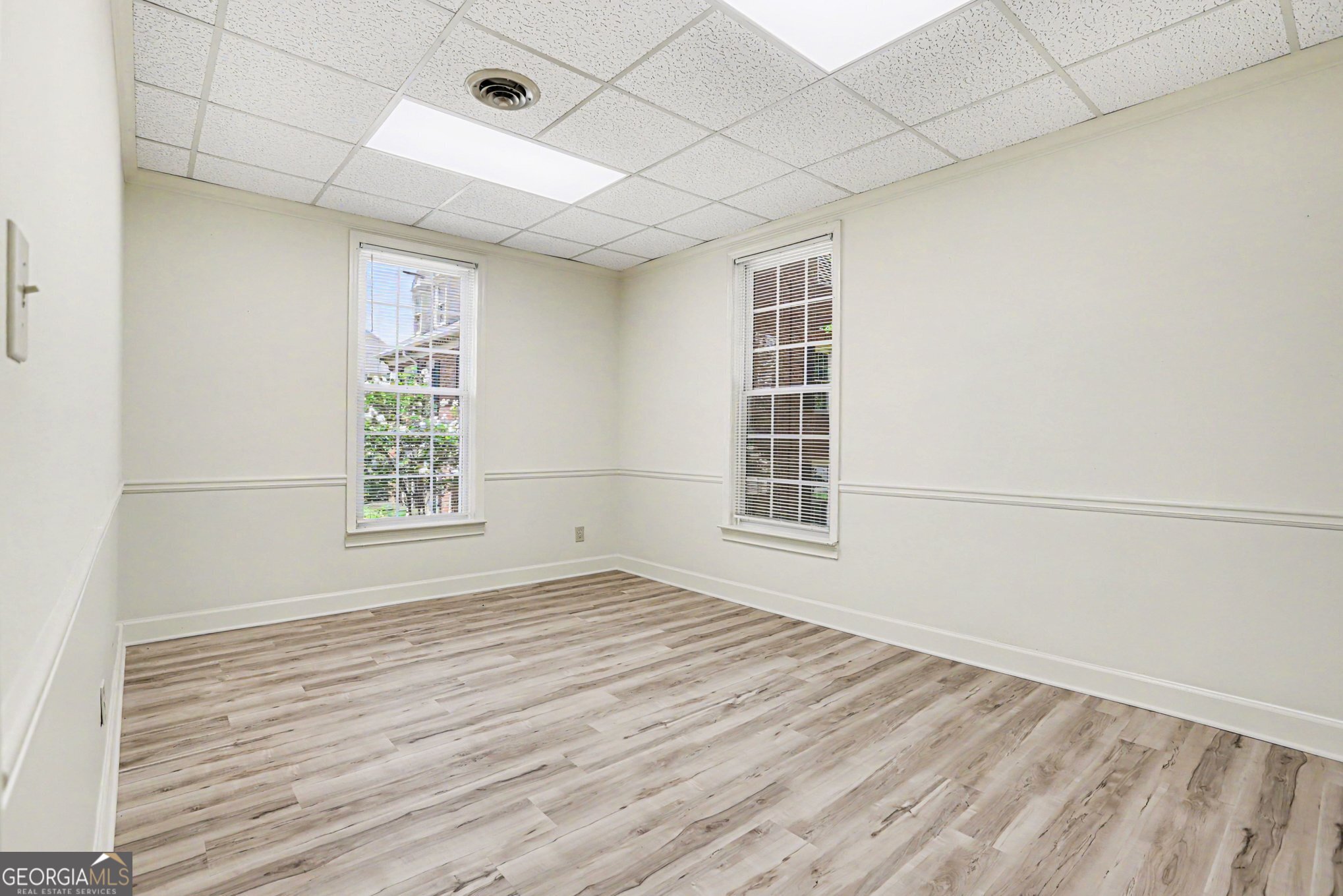 8375 Dunwoody Place Property Photo 24