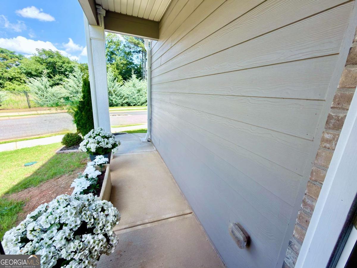 111 Hampton Circle Property Photo 4
