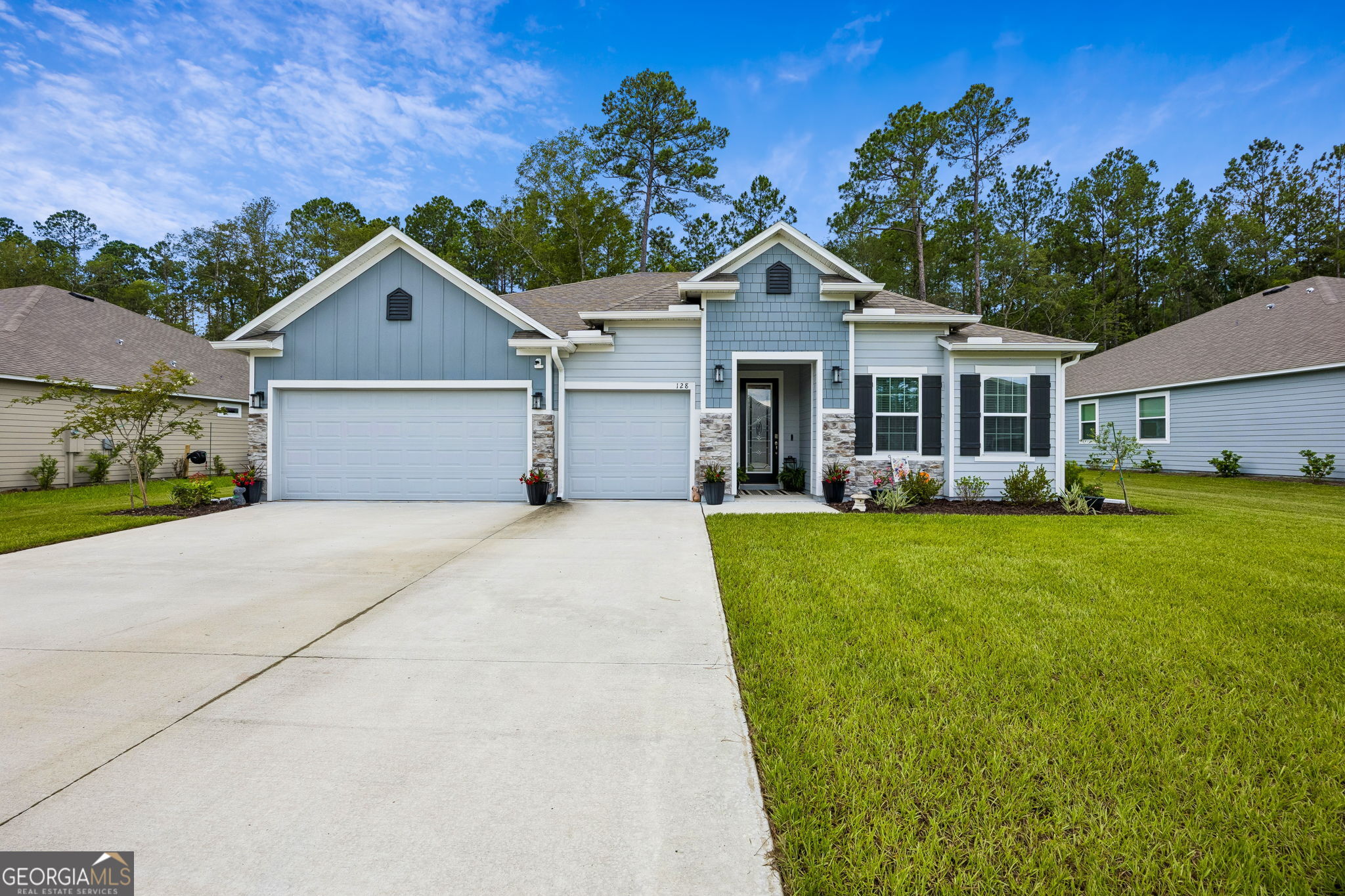 128 Breakwater Loop Property Photo 1
