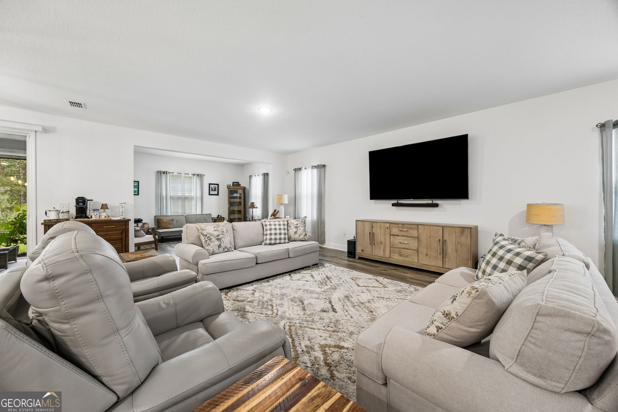 128 Breakwater Loop Property Photo 3