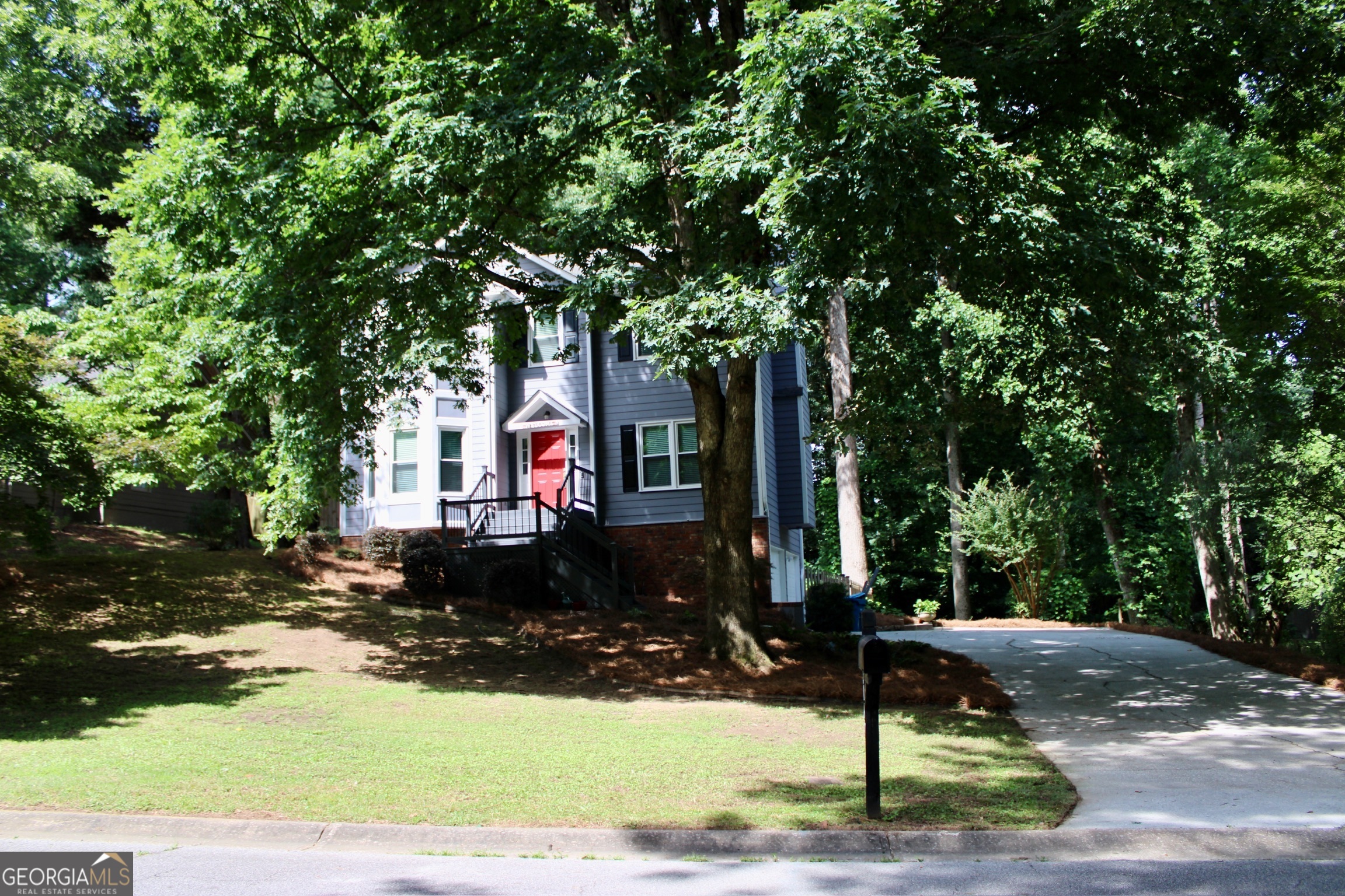 2160 Lakeway Drive Property Photo 1