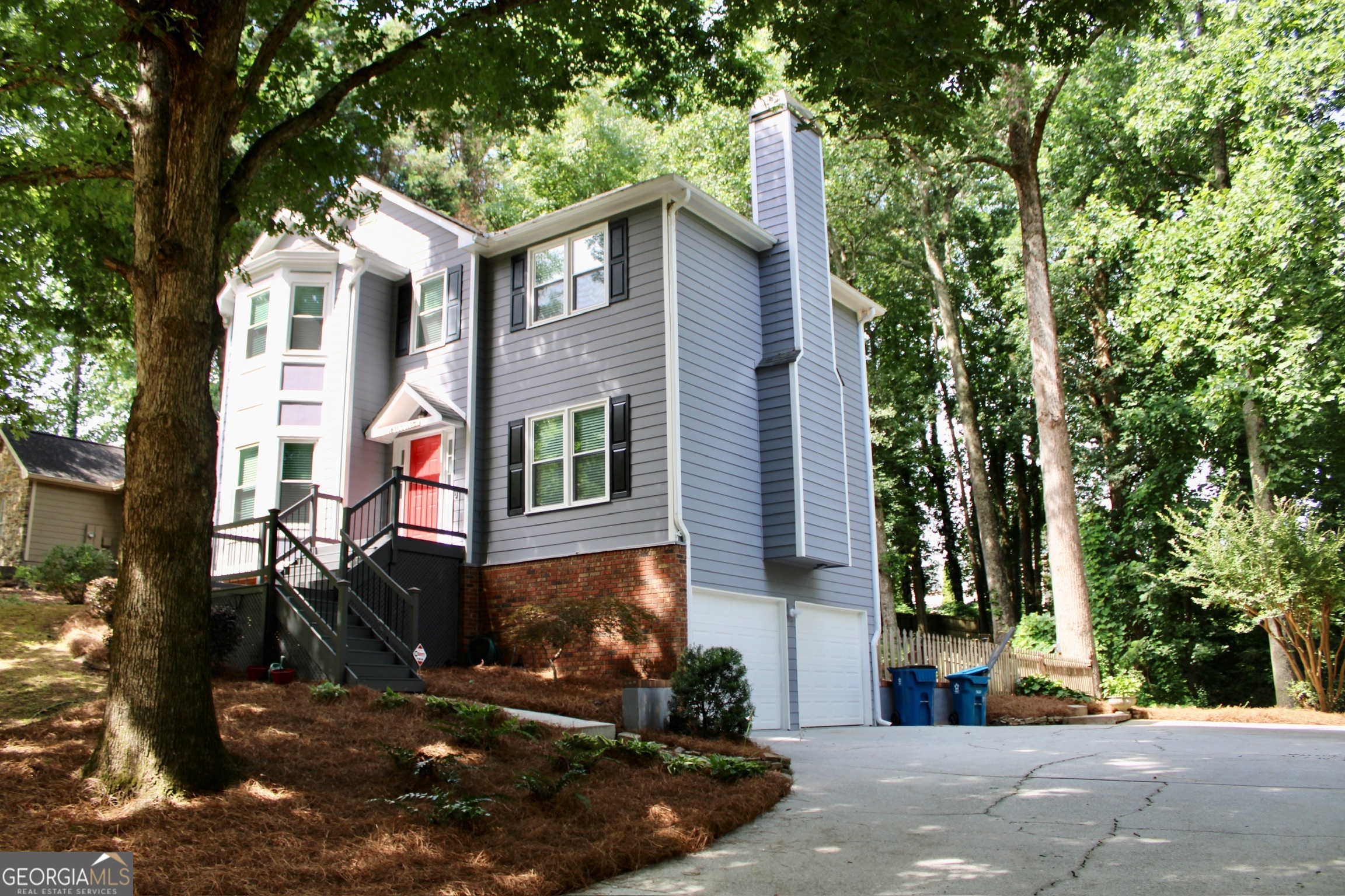 2160 Lakeway Drive Property Photo 3