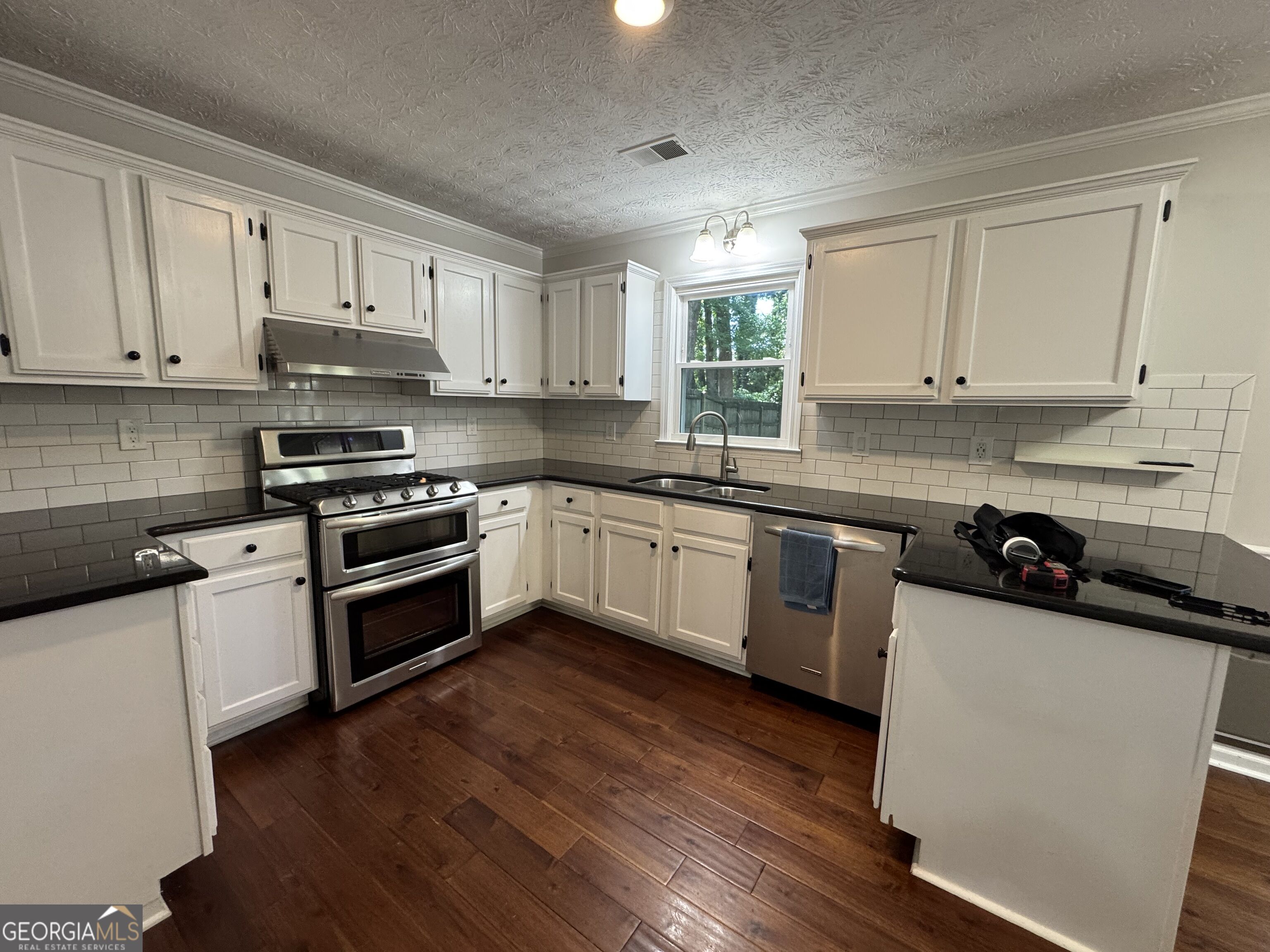 2160 Lakeway Drive Property Photo 30