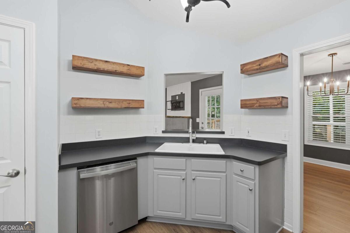5734 Harthorn Park Place Property Photo 13