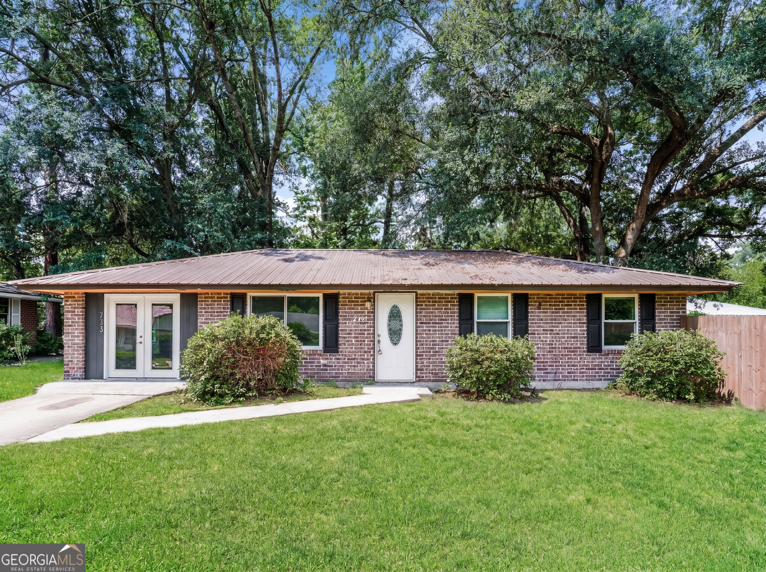 733 Sutton Street Property Photo 1