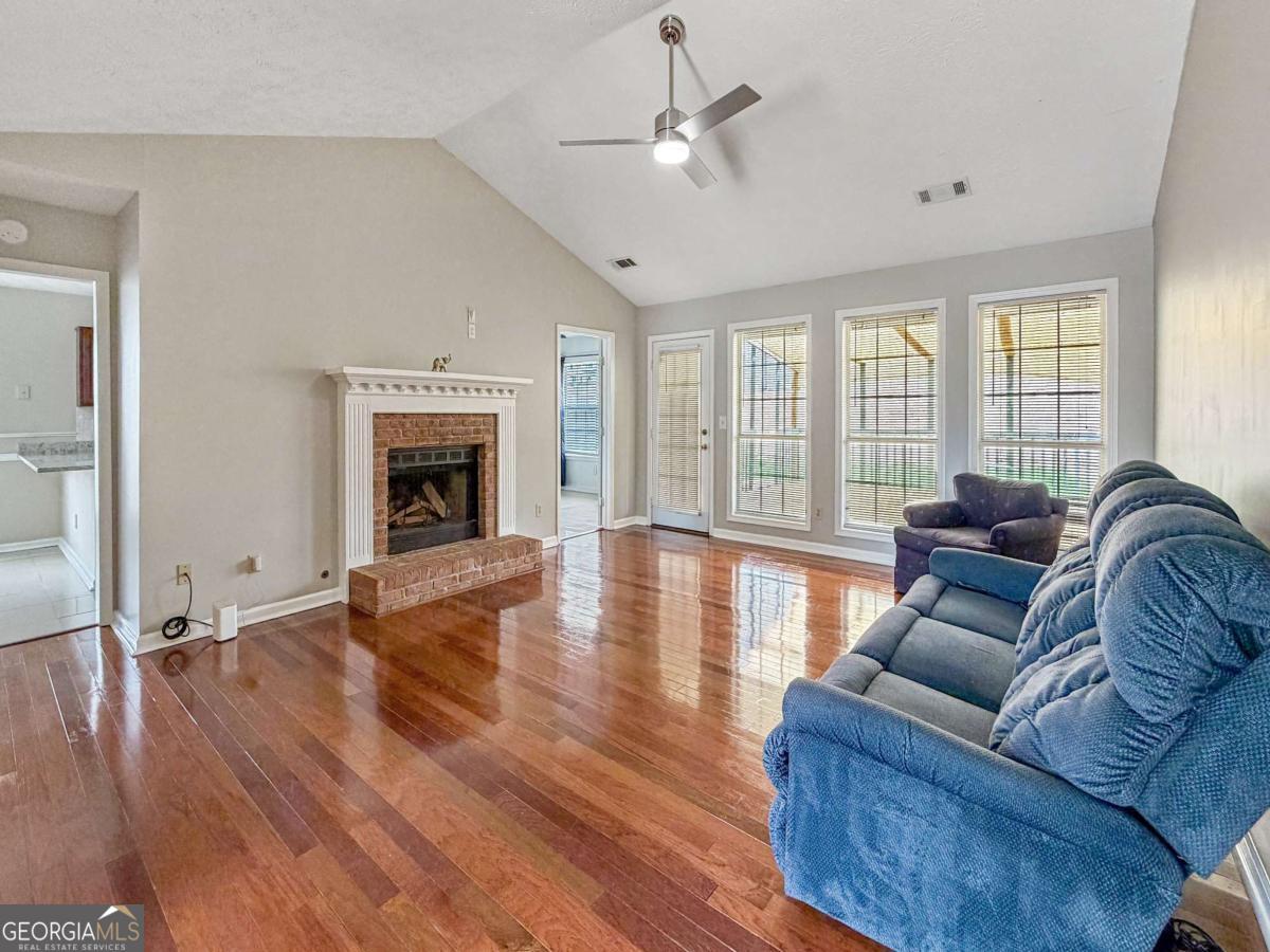 1435 Wheatfield Drive Property Photo 3