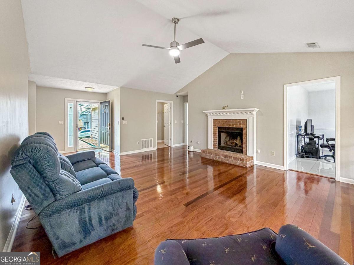 1435 Wheatfield Drive Property Photo 6