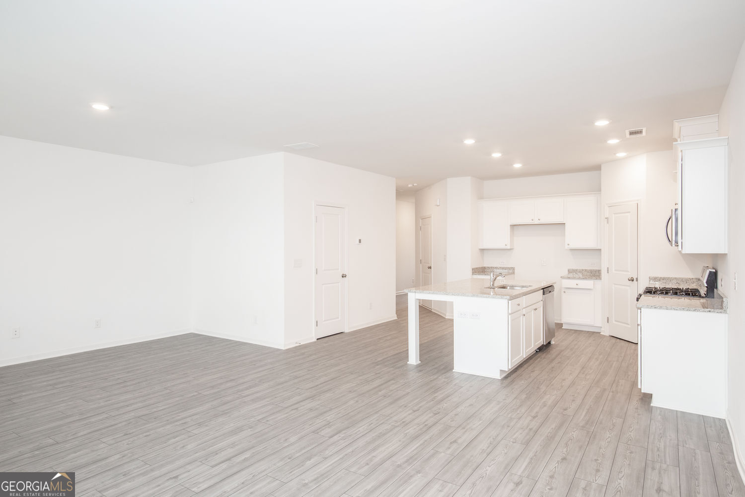 1092 Edwin Lane Property Photo 6