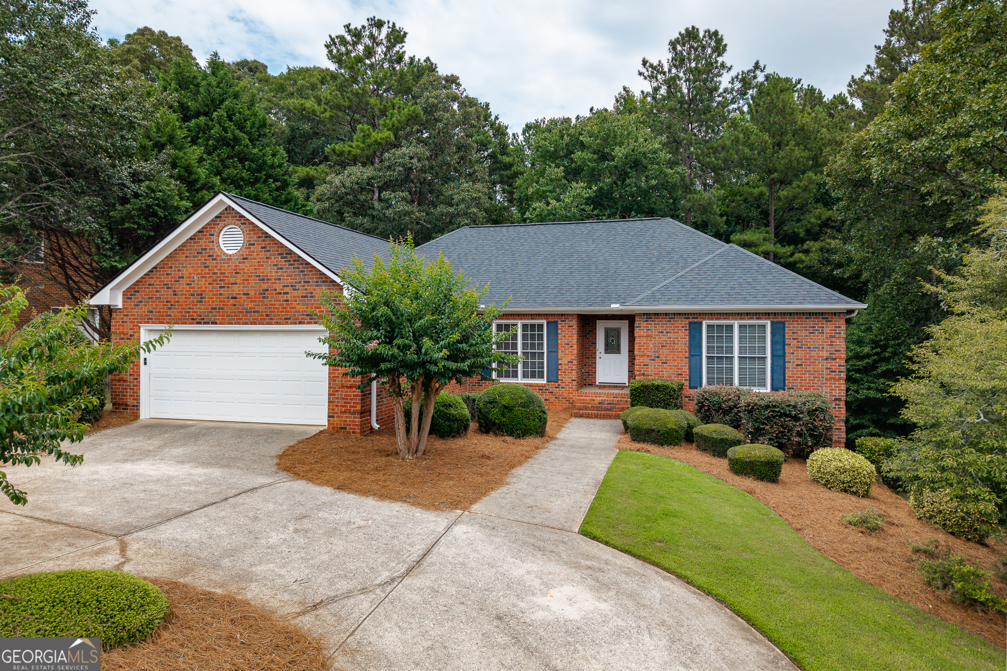 825 Saint Ives Lane Property Photo 1