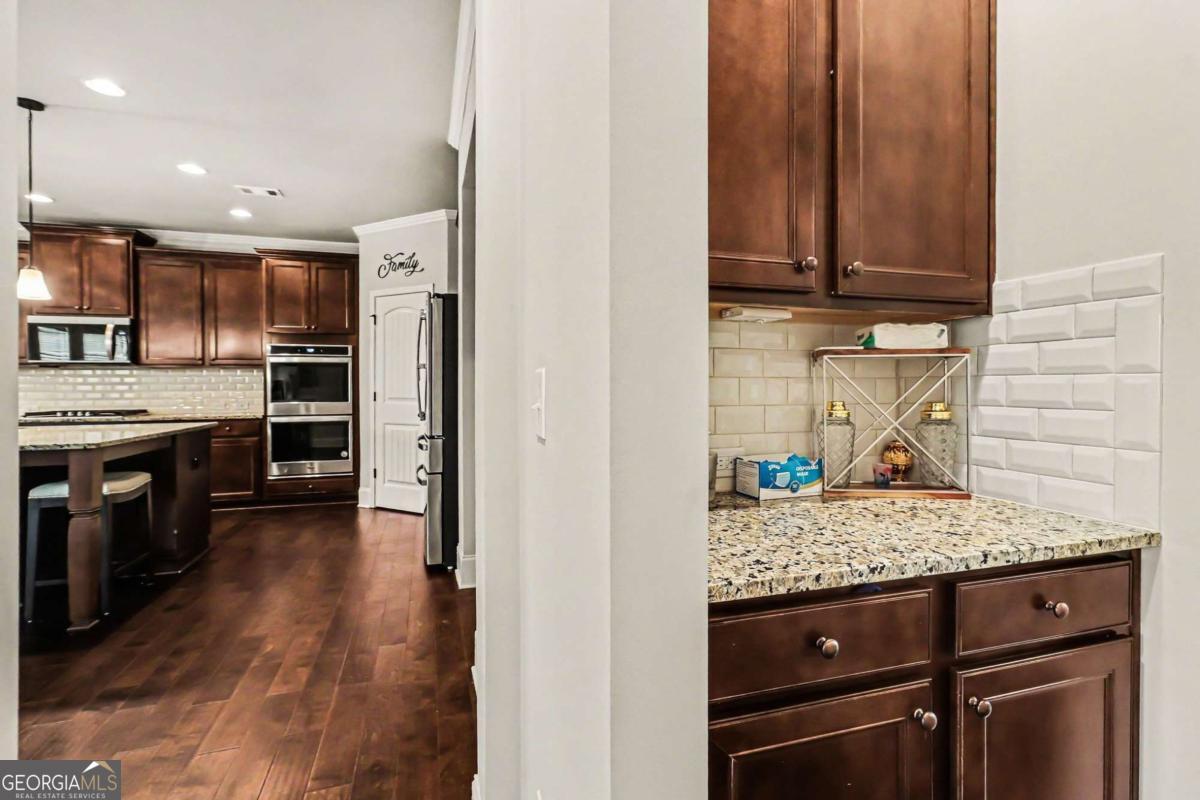 716 Genesee Point Property Photo 16
