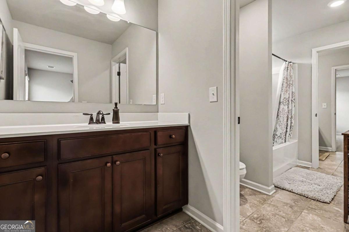 716 Genesee Point Property Photo 33
