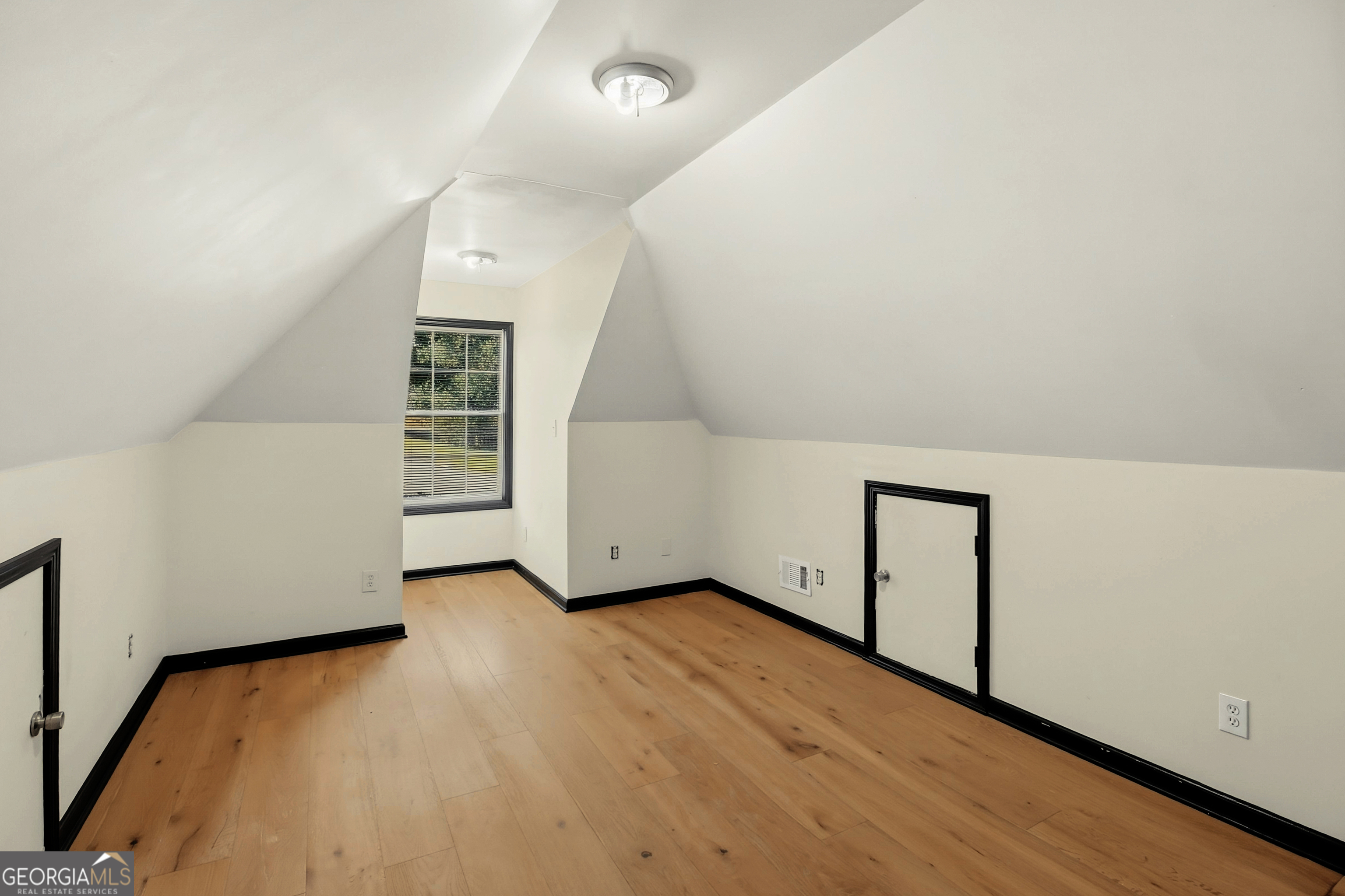 136 Lumby Lane Property Photo 33