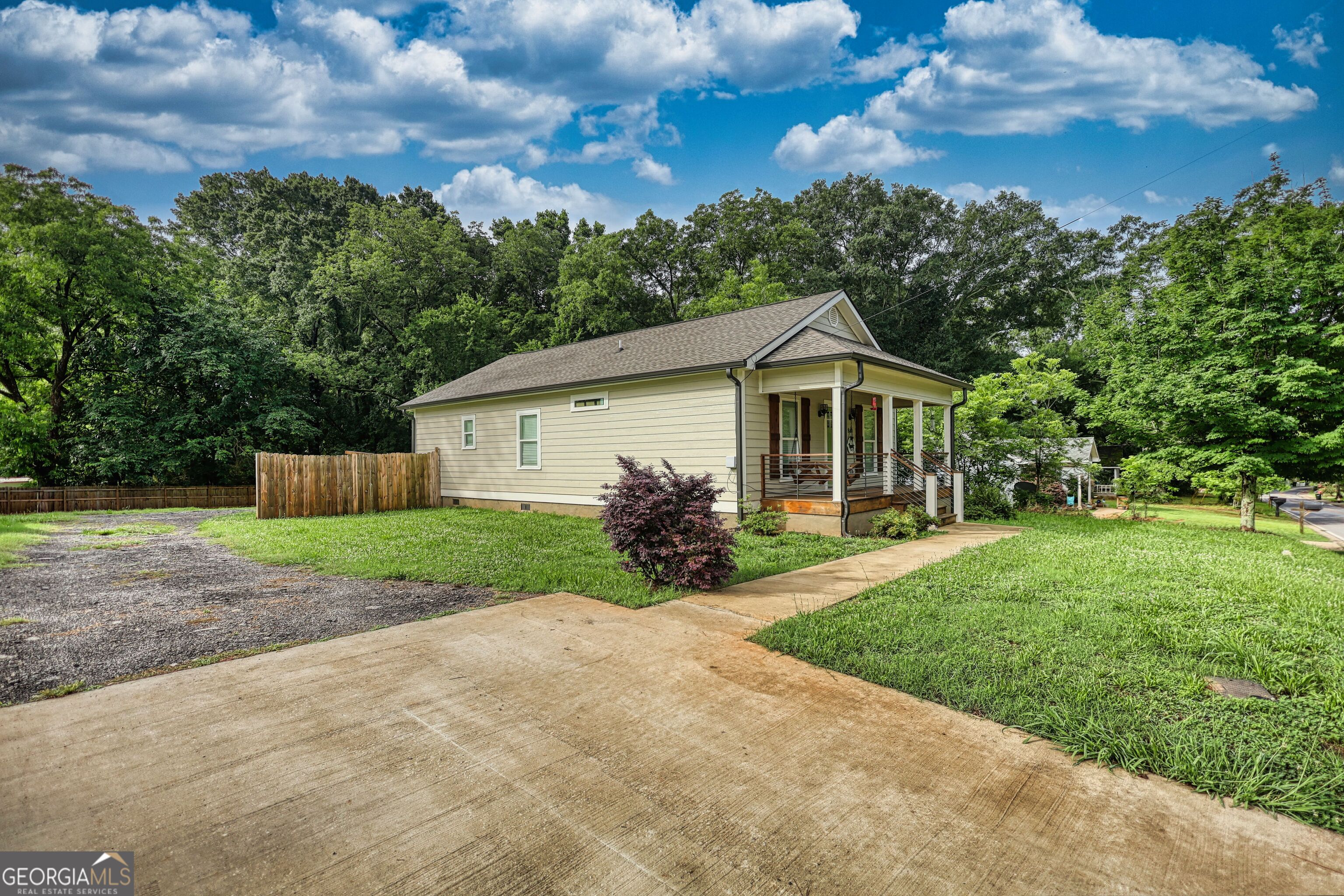840 Pearl Street Property Photo 2