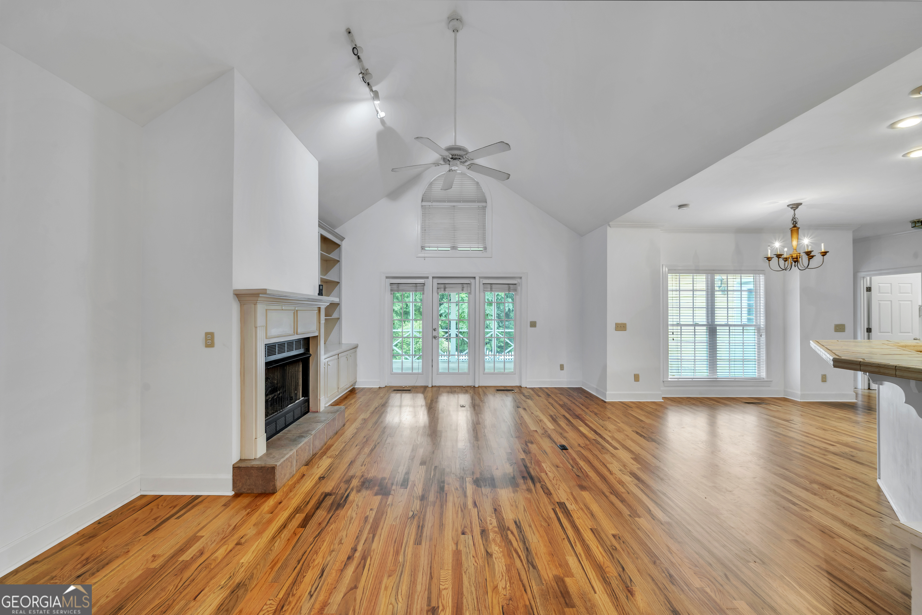 104 Westlake Circle Property Photo 4