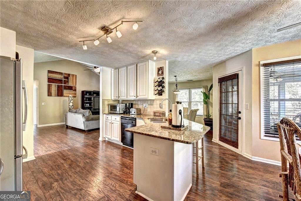 3940 Piper Glen Drive Property Photo 12
