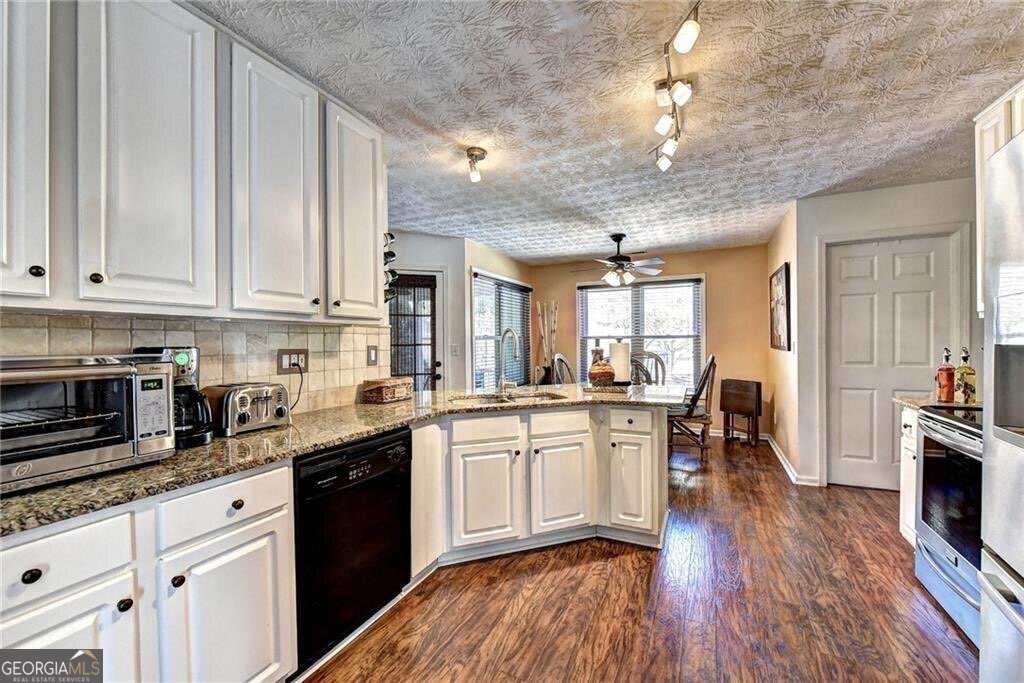 3940 Piper Glen Drive Property Photo 15