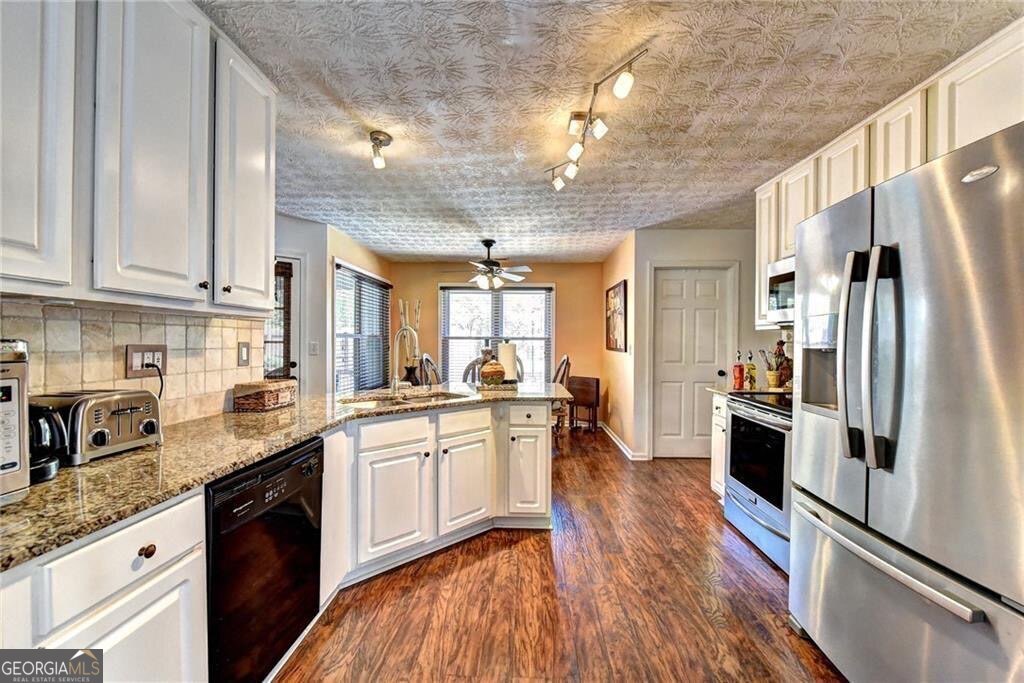 3940 Piper Glen Drive Property Photo 16
