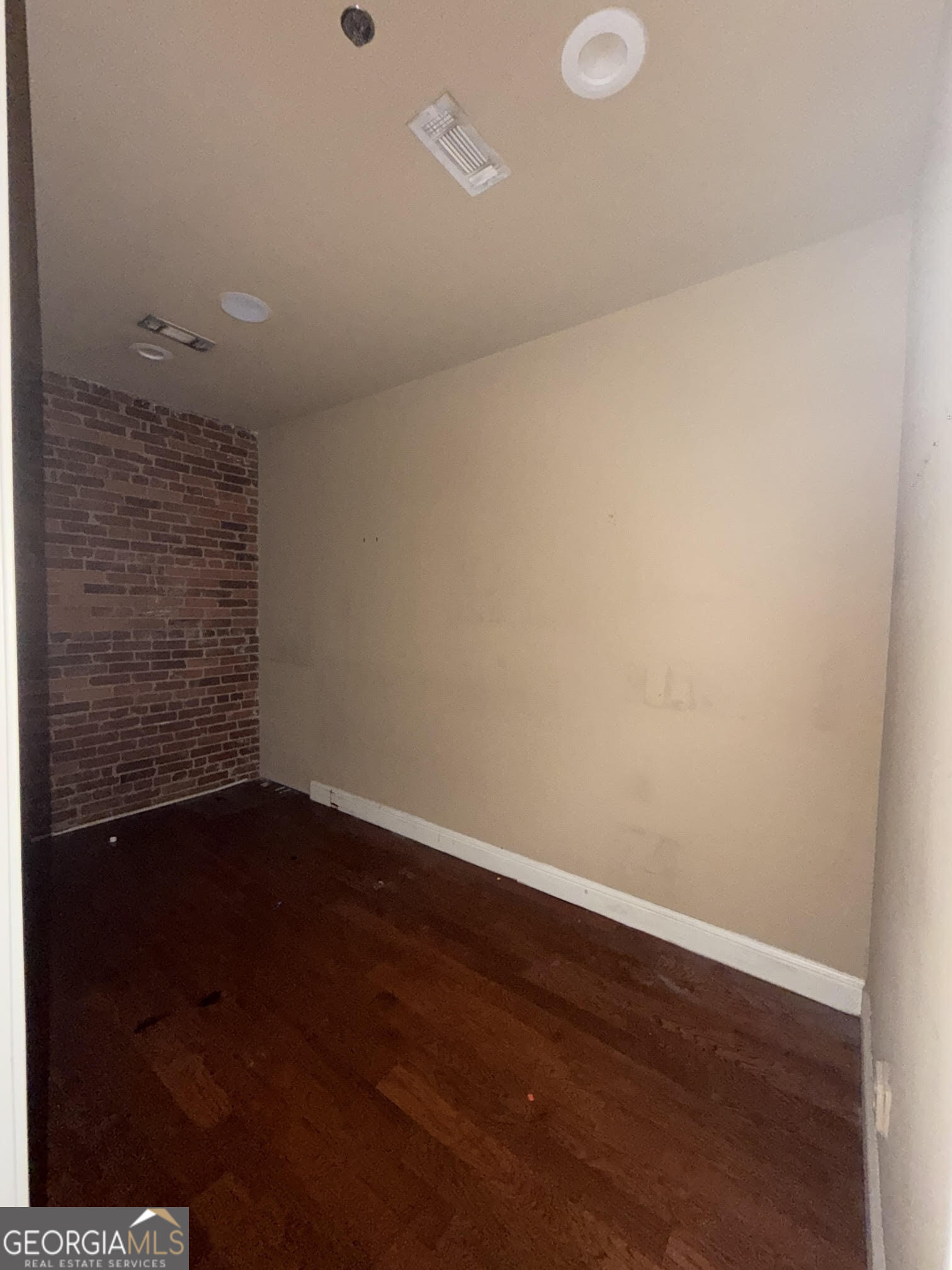 110 W 2nd Avenue Property Photo 7