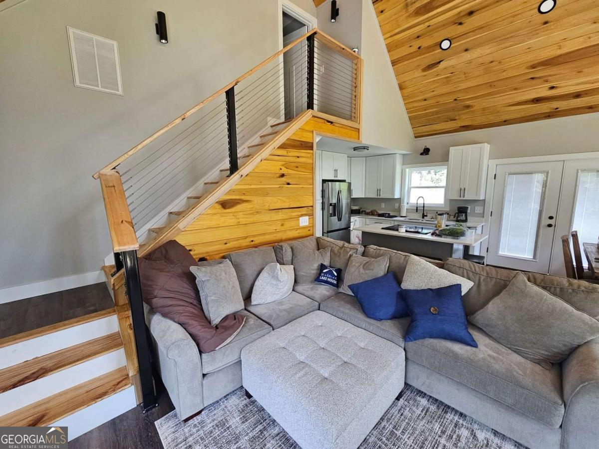 2595 Omaha Drive Property Photo 12