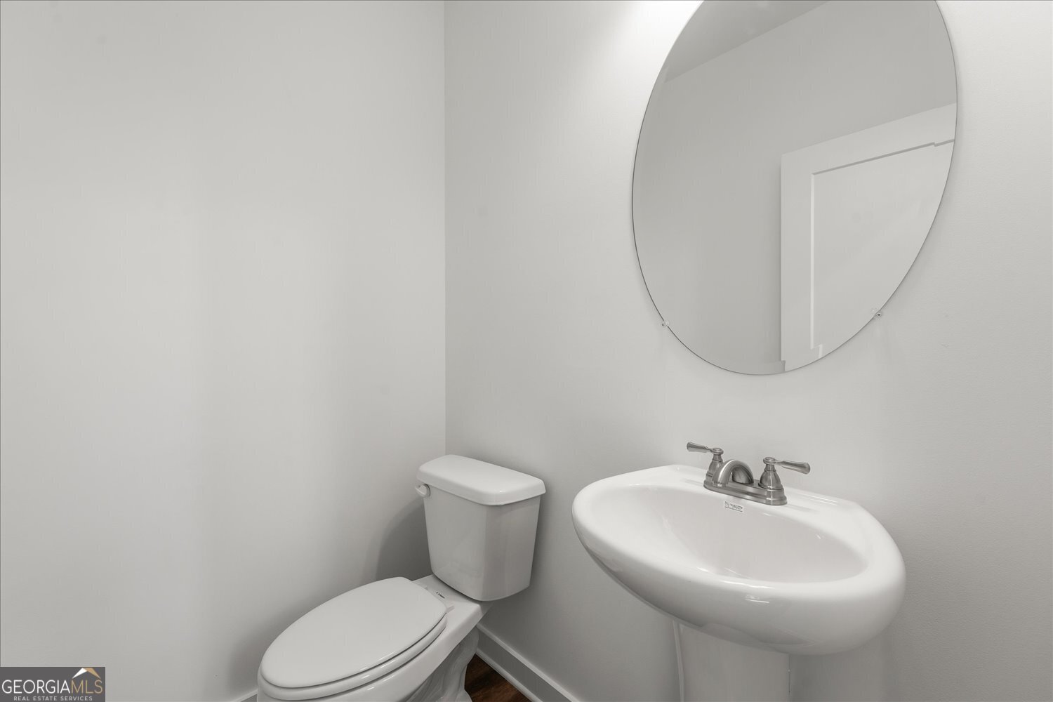 546 Lillian Way Property Photo 8