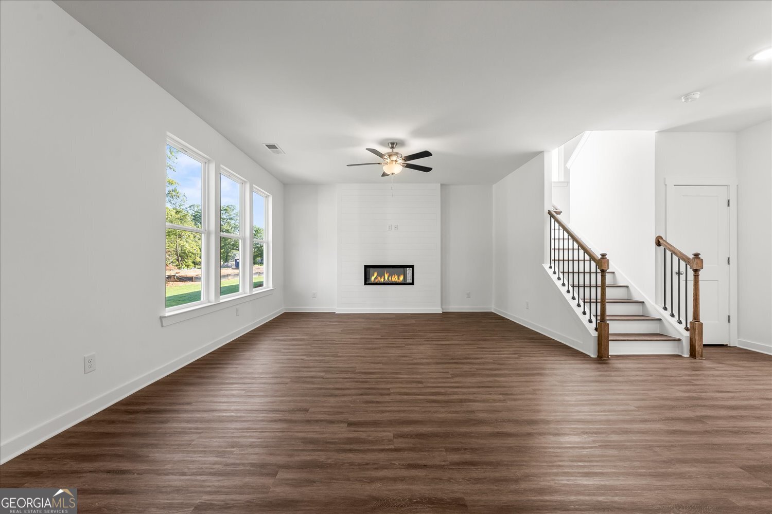 546 Lillian Way Property Photo 10