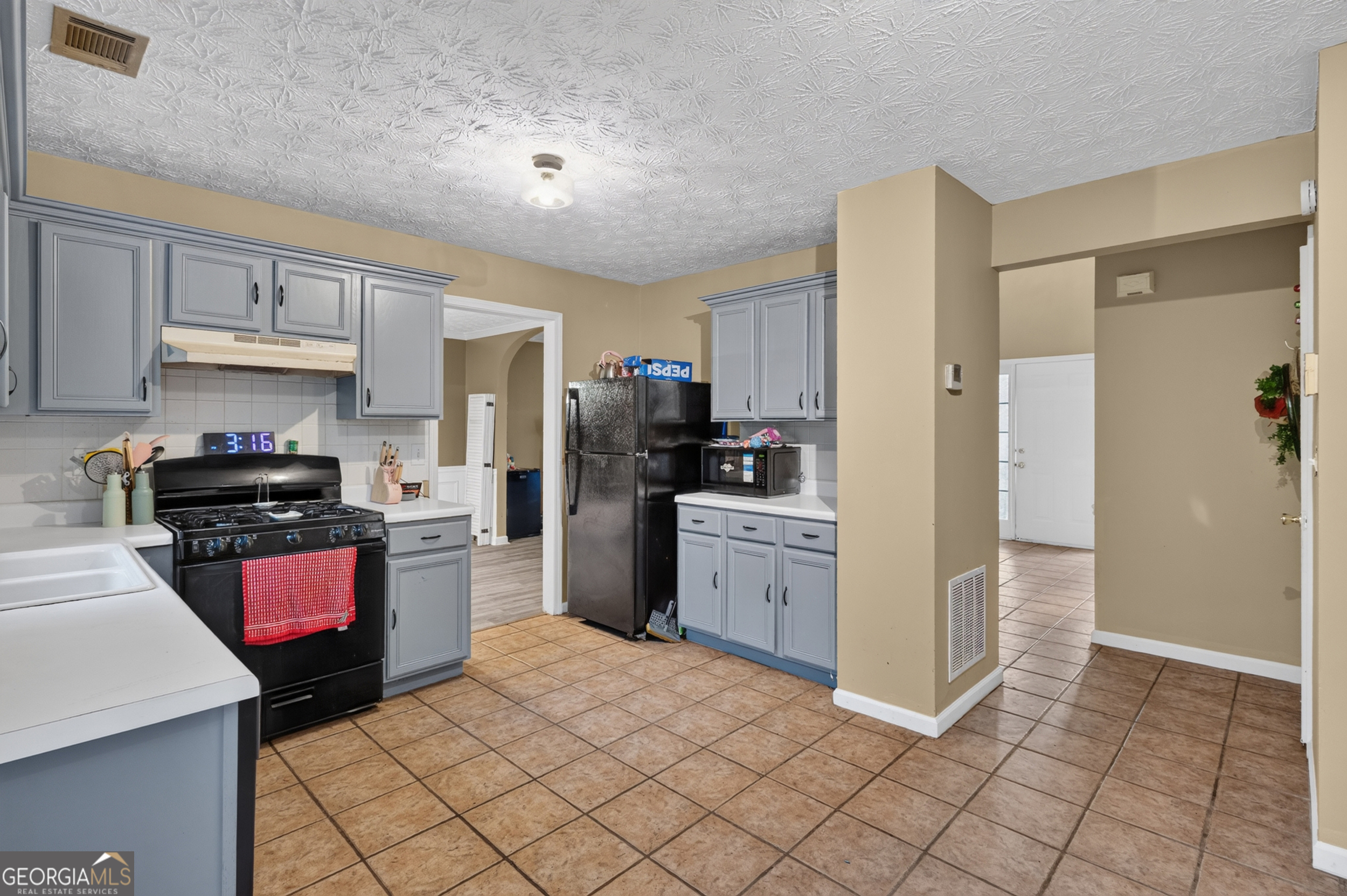 855 Underhill Court Property Photo 3
