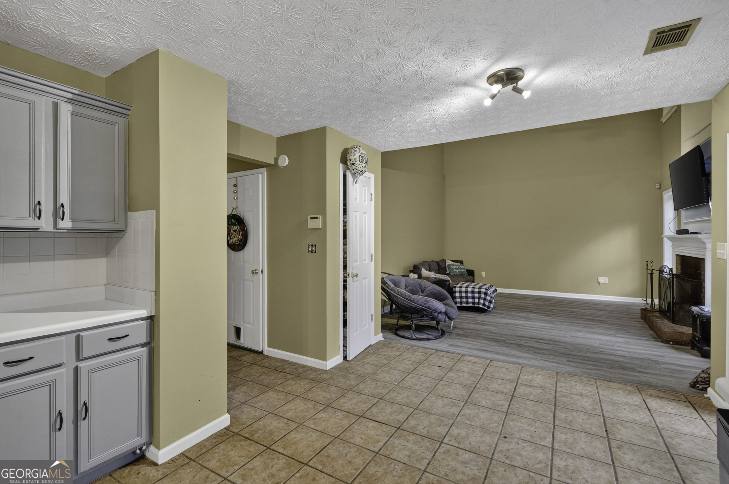 855 Underhill Court Property Photo 9