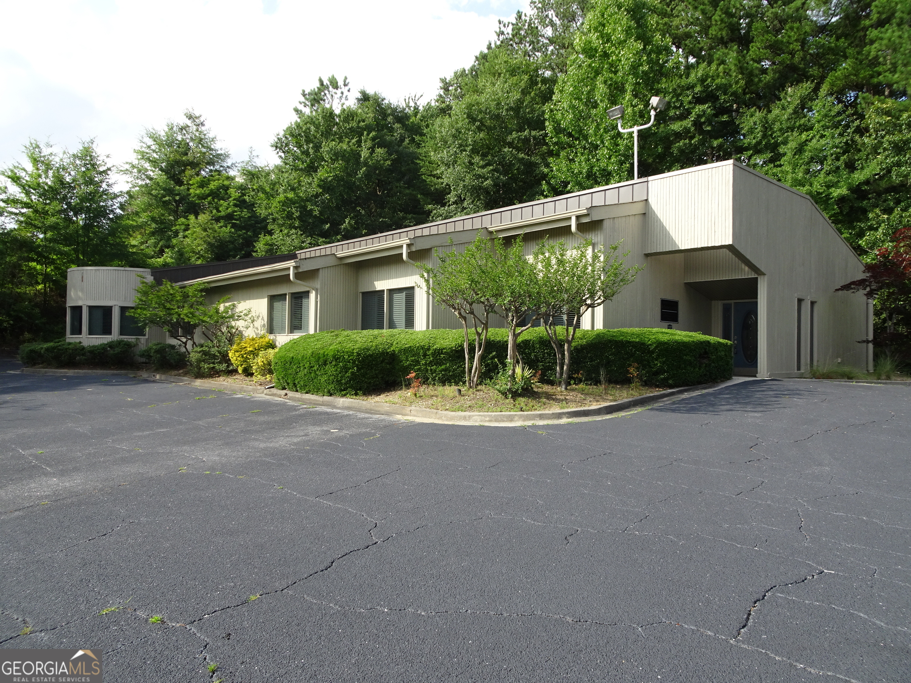 2200 Fountain Drive Property Photo 1