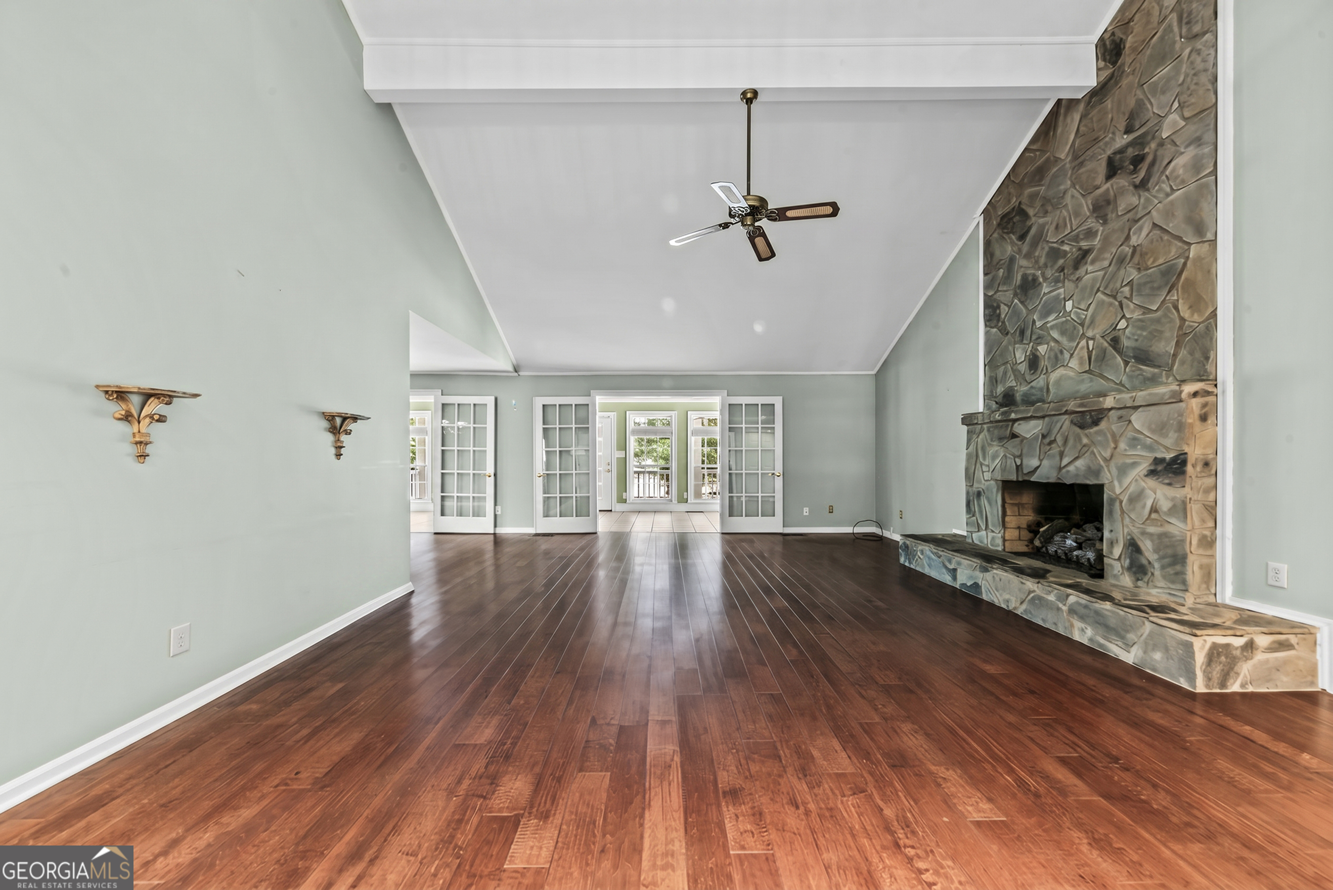 221 Commodore Drive Nw Property Photo 8