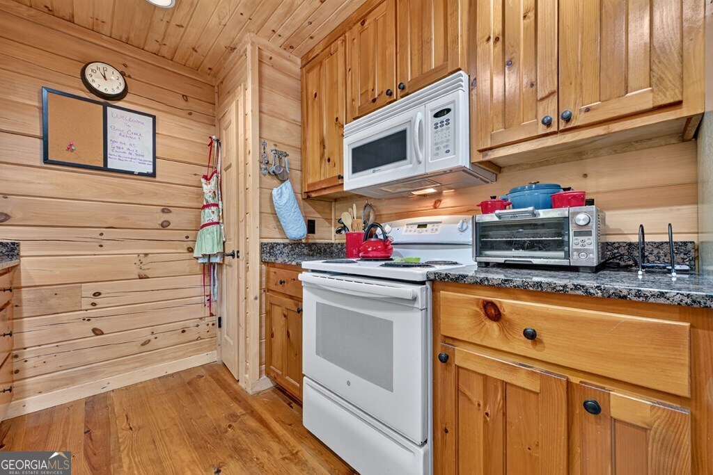 6385 Hwy 2 Property Photo 31
