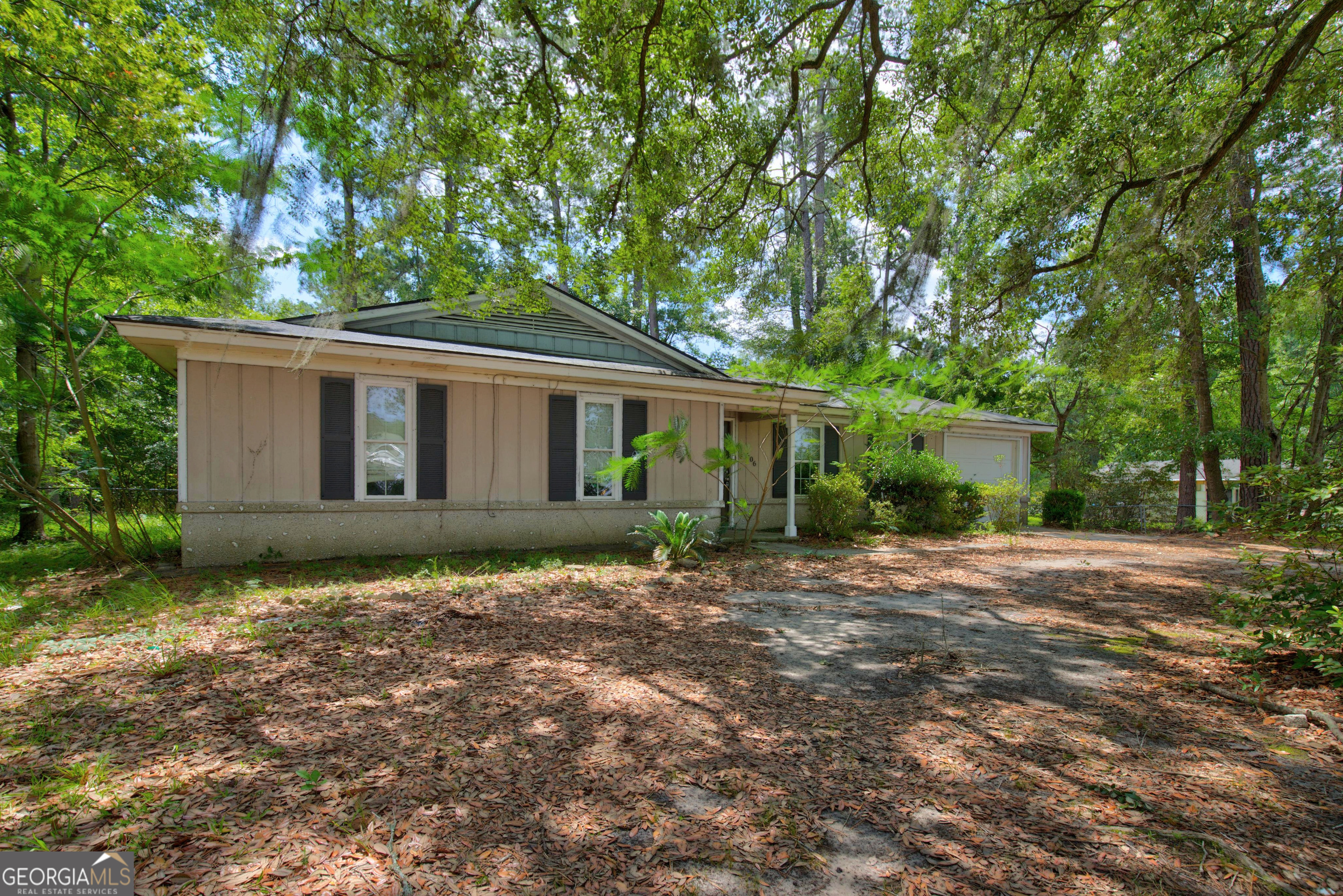 506 Oglethorpe Property Photo 3