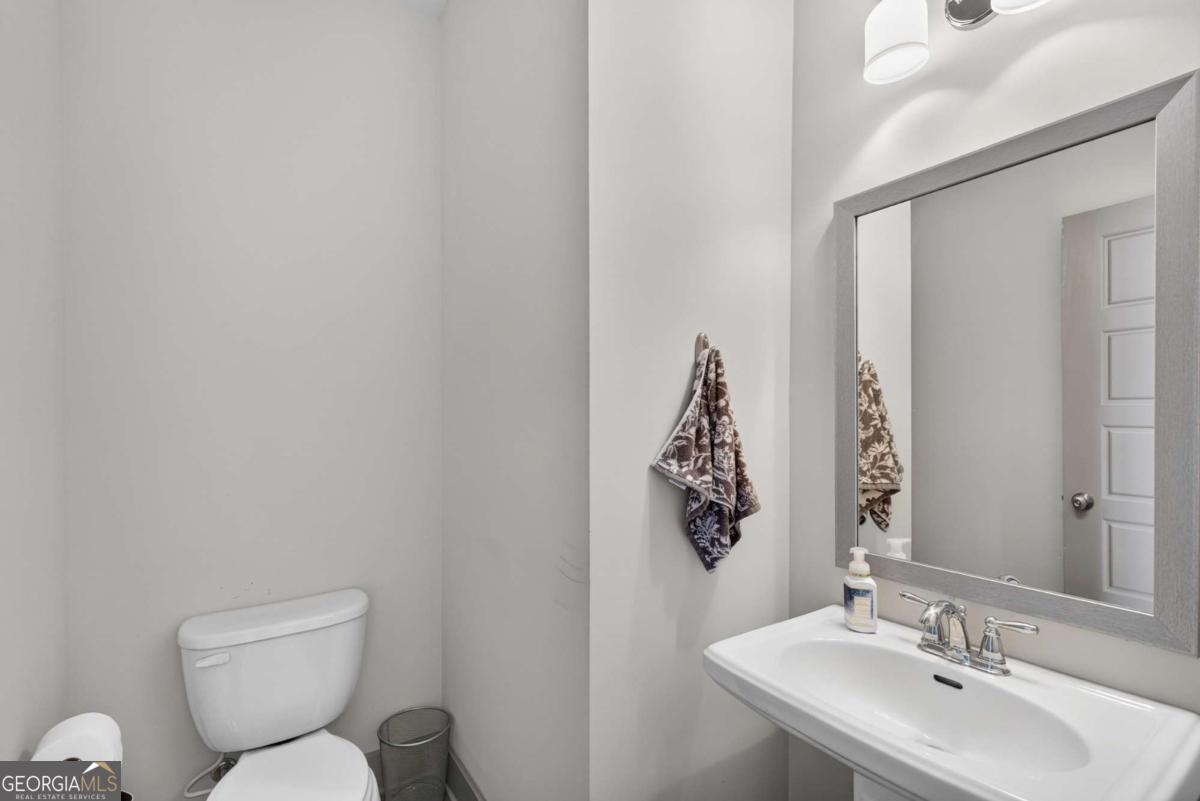 301 Edgewater Drive Property Photo 15