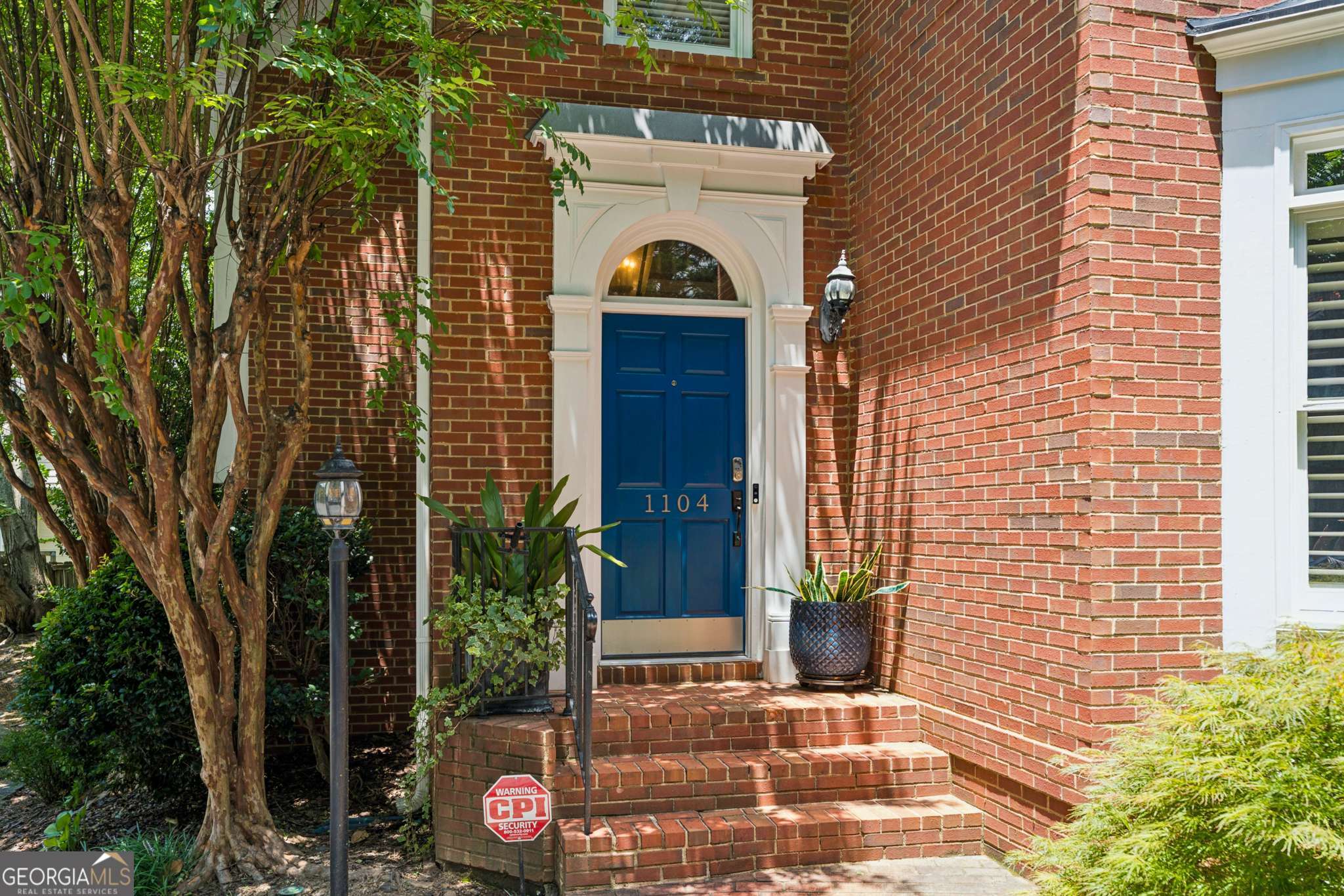 1104 Chantilly Crescent Ne Property Photo 3