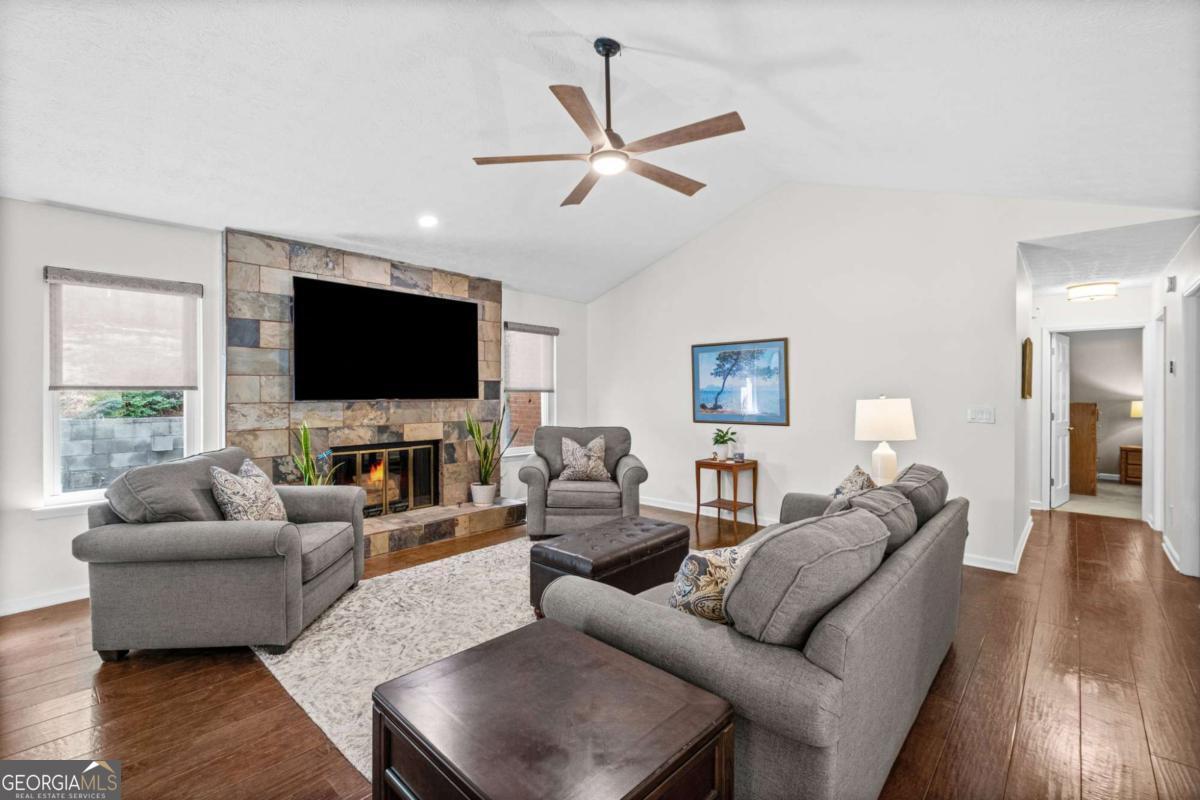 2665 Shadow Pine Drive Property Photo 6