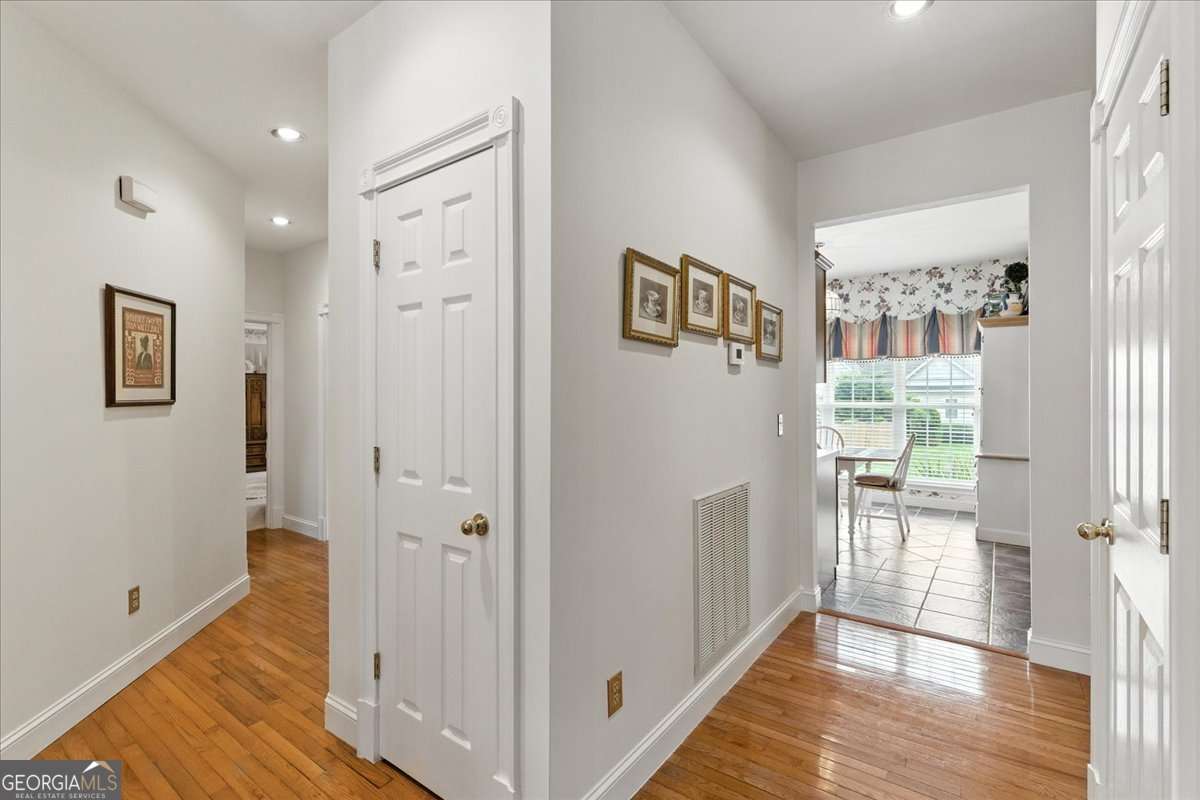 3 Belmont Court Se Property Photo 5
