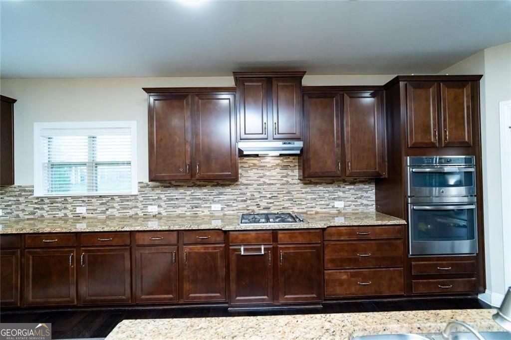 1045 Wesbourough Pl Property Photo 50