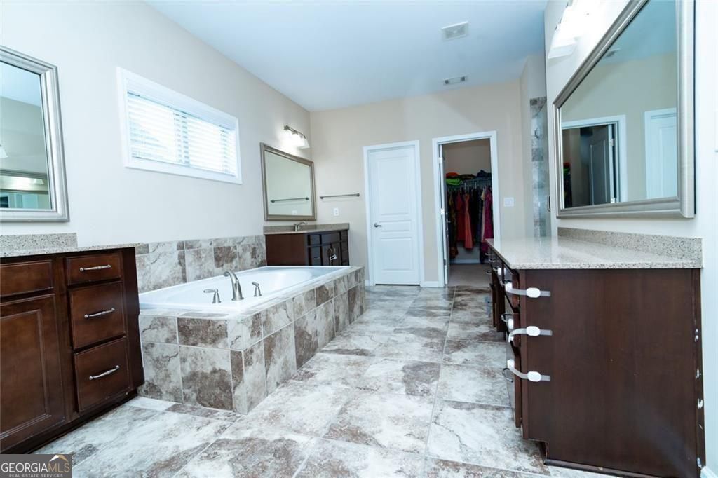 1045 Wesbourough Pl Property Photo 65
