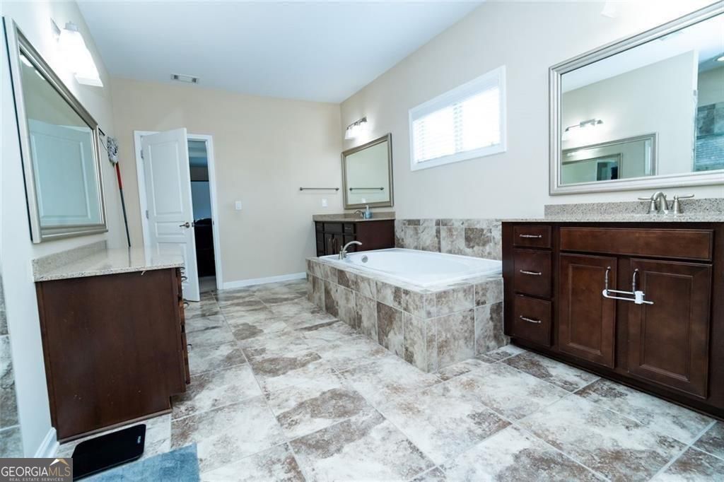 1045 Wesbourough Pl Property Photo 68