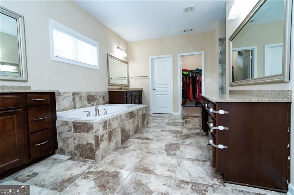 1045 Wesbourough Pl Property Photo 71